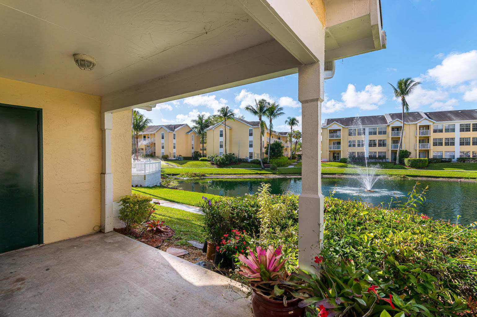 Foto de propiedad en 6299 La Costa Drive B, Boca Raton, FL 33433 Boca Raton con MLS# 