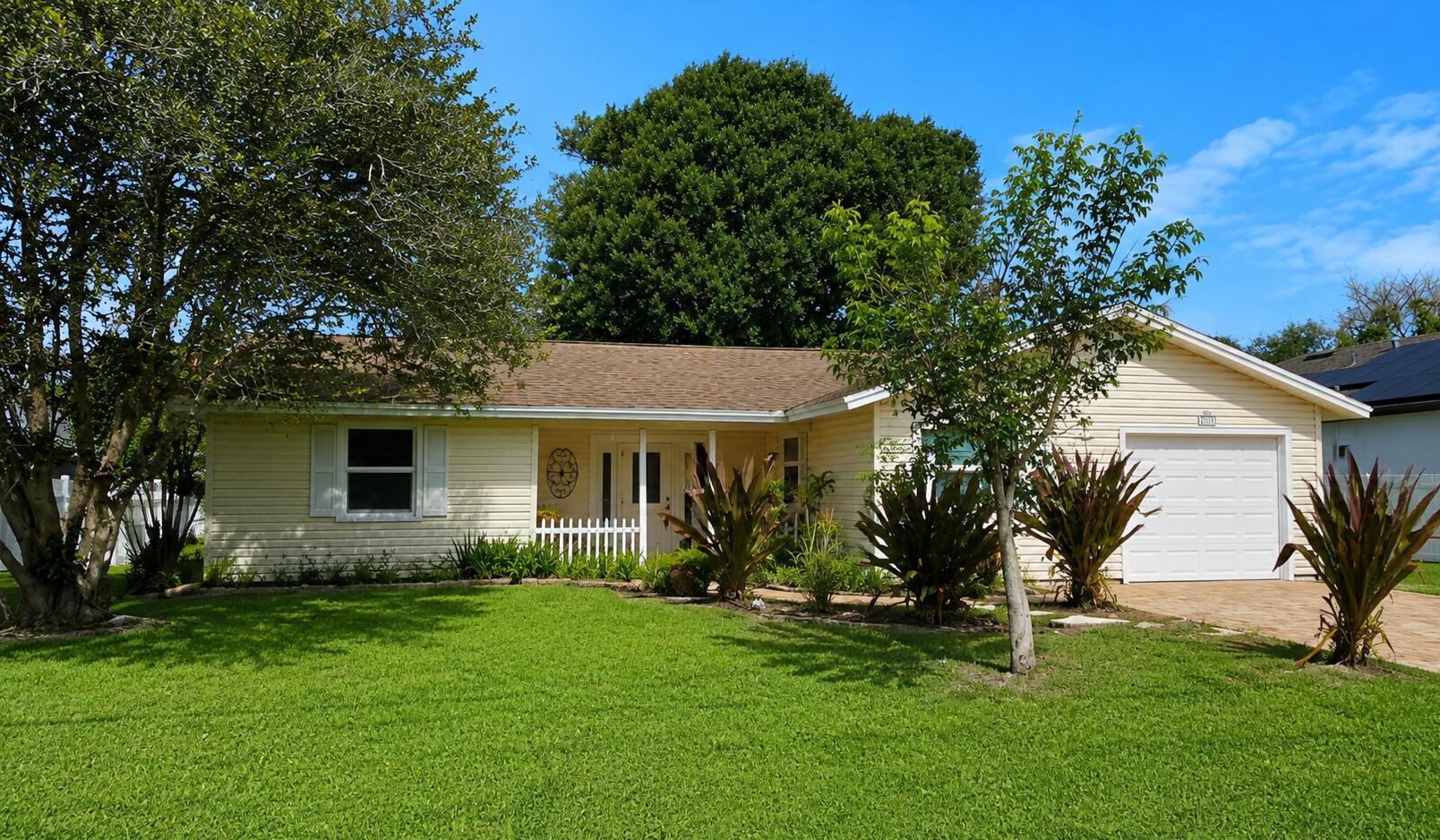 Foto de propiedad en 2490 SE Whitehorse Street, Port St. Lucie, FL 34984 Port St. Lucie con MLS# 