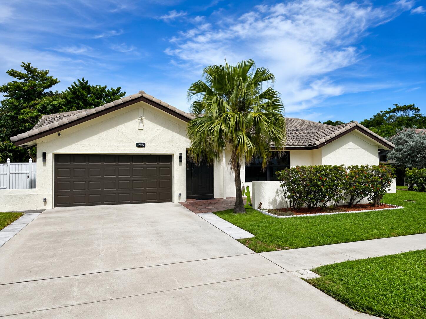 Foto de propiedad en 6995 NW 5TH Avenue, Boca Raton, FL 33487 Boca Raton con MLS# 