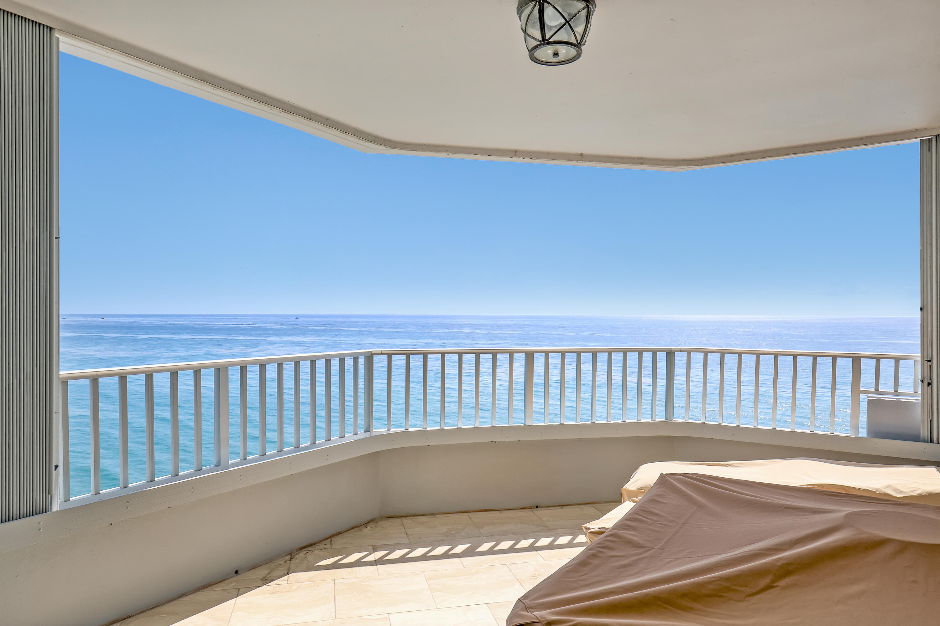 Foto de propiedad en 5200 N OCEAN Drive N 1201, Singer Island, FL 33404 Singer Island con MLS# 