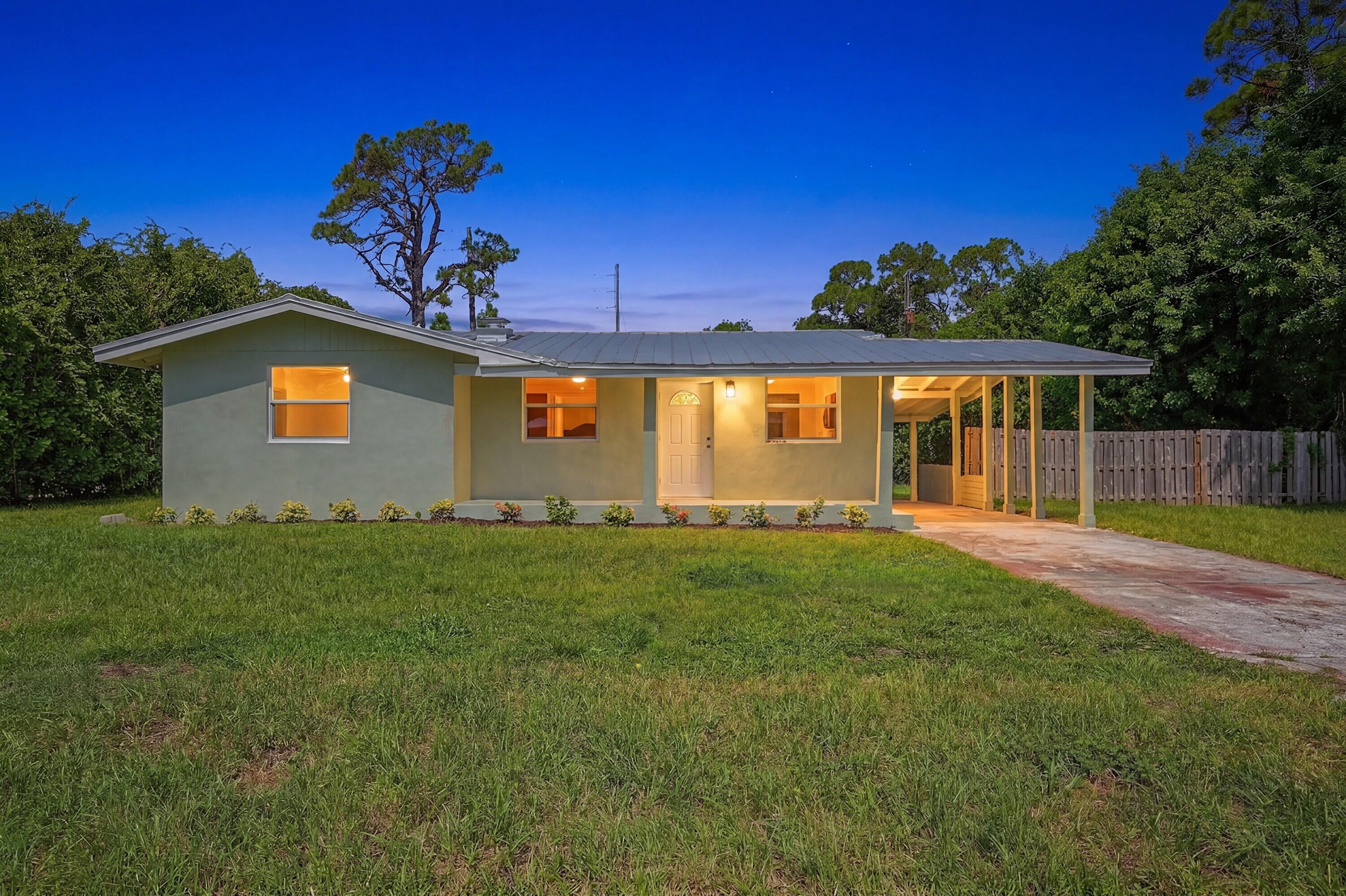 Foto de propiedad en 5926 SE INEZ Avenue, Stuart, FL 34997 Stuart con MLS# 