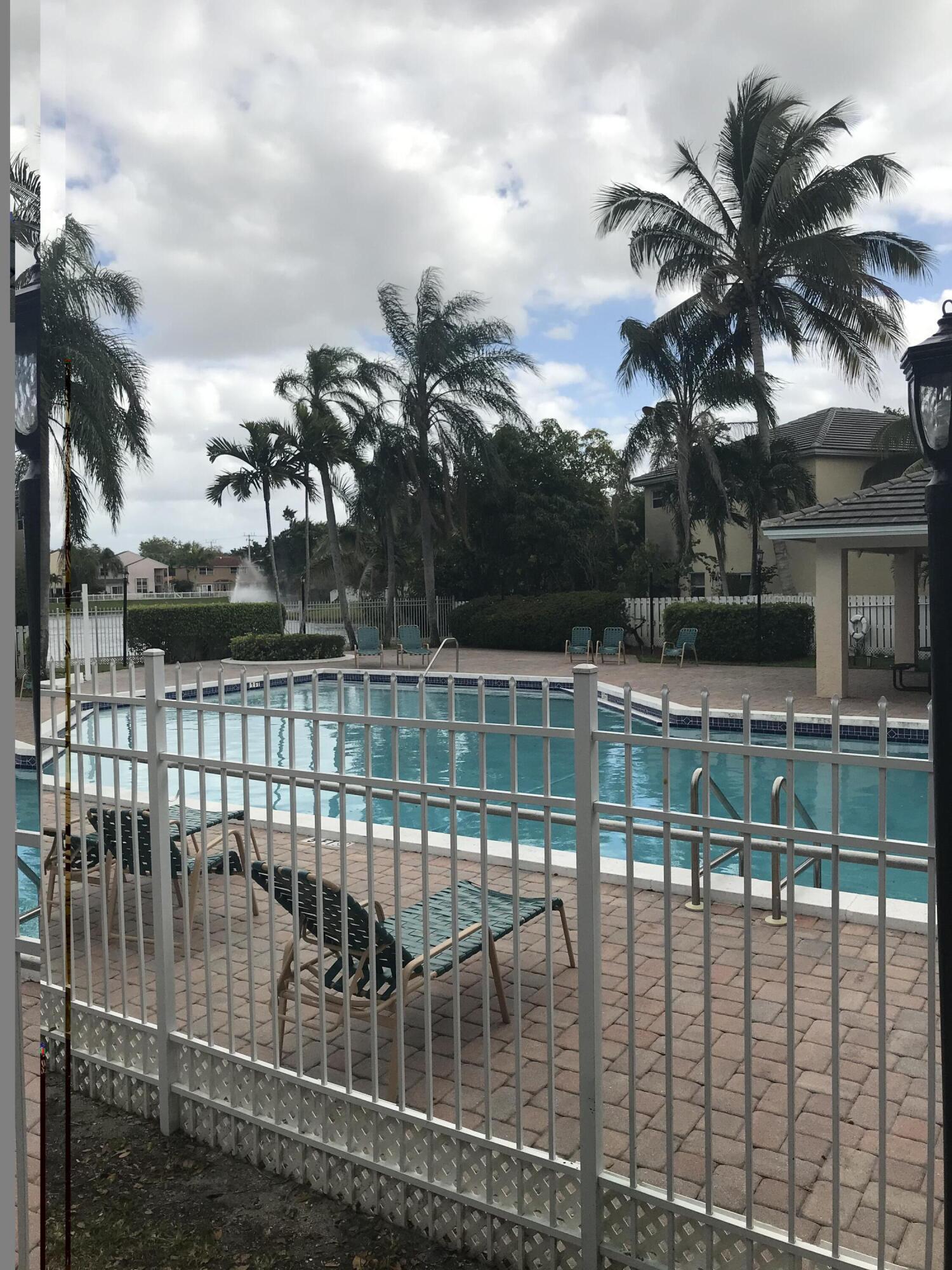 Foto de propiedad en 845 NW 98th Avenue, Plantation, FL 33324 Plantation con MLS# 