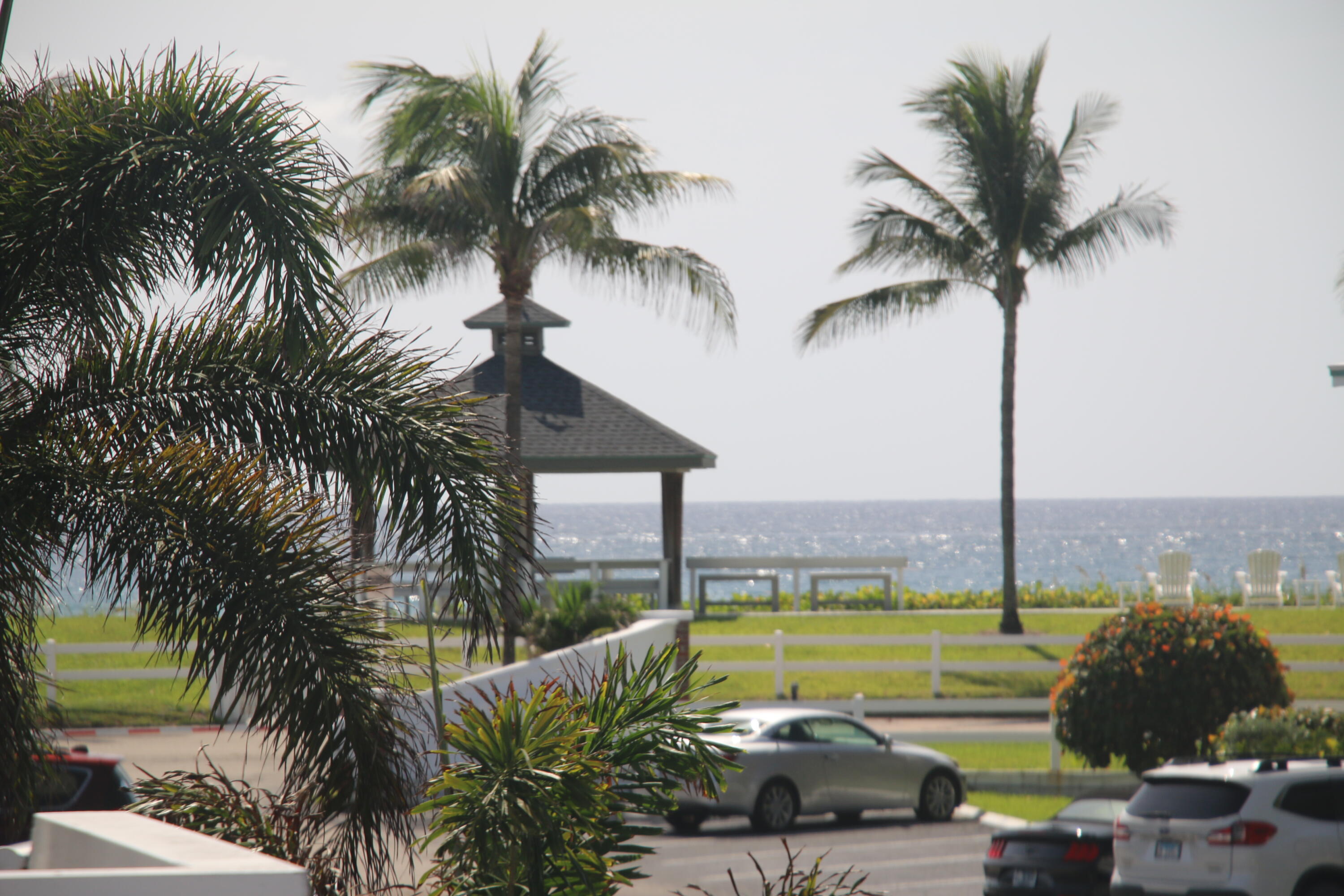Foto de propiedad en 5505 N OCEAN Boulevard 11-208, Ocean Ridge, FL 33435 Ocean Ridge con MLS# 