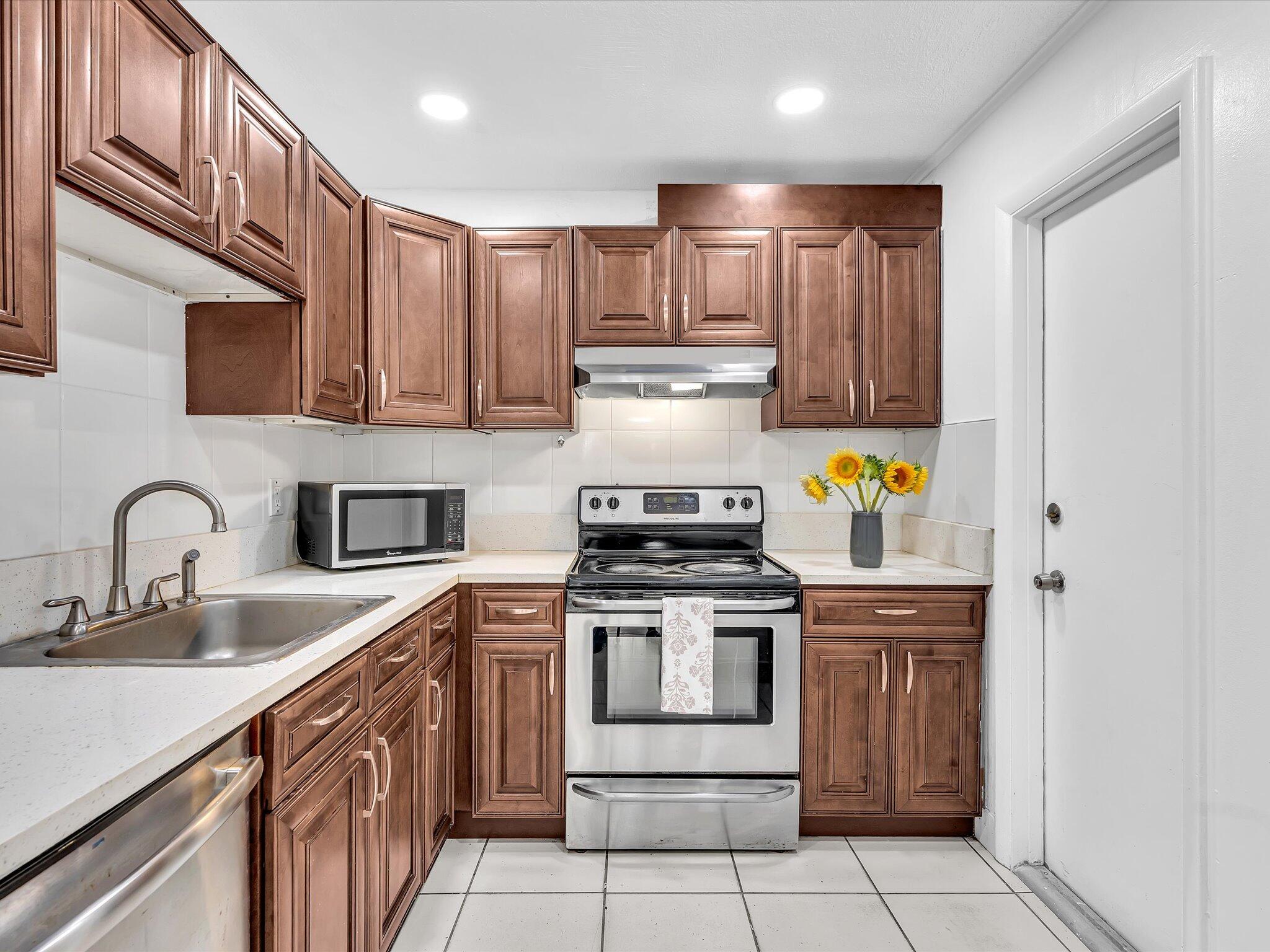 Kitchen 7'10" x 7'6"
