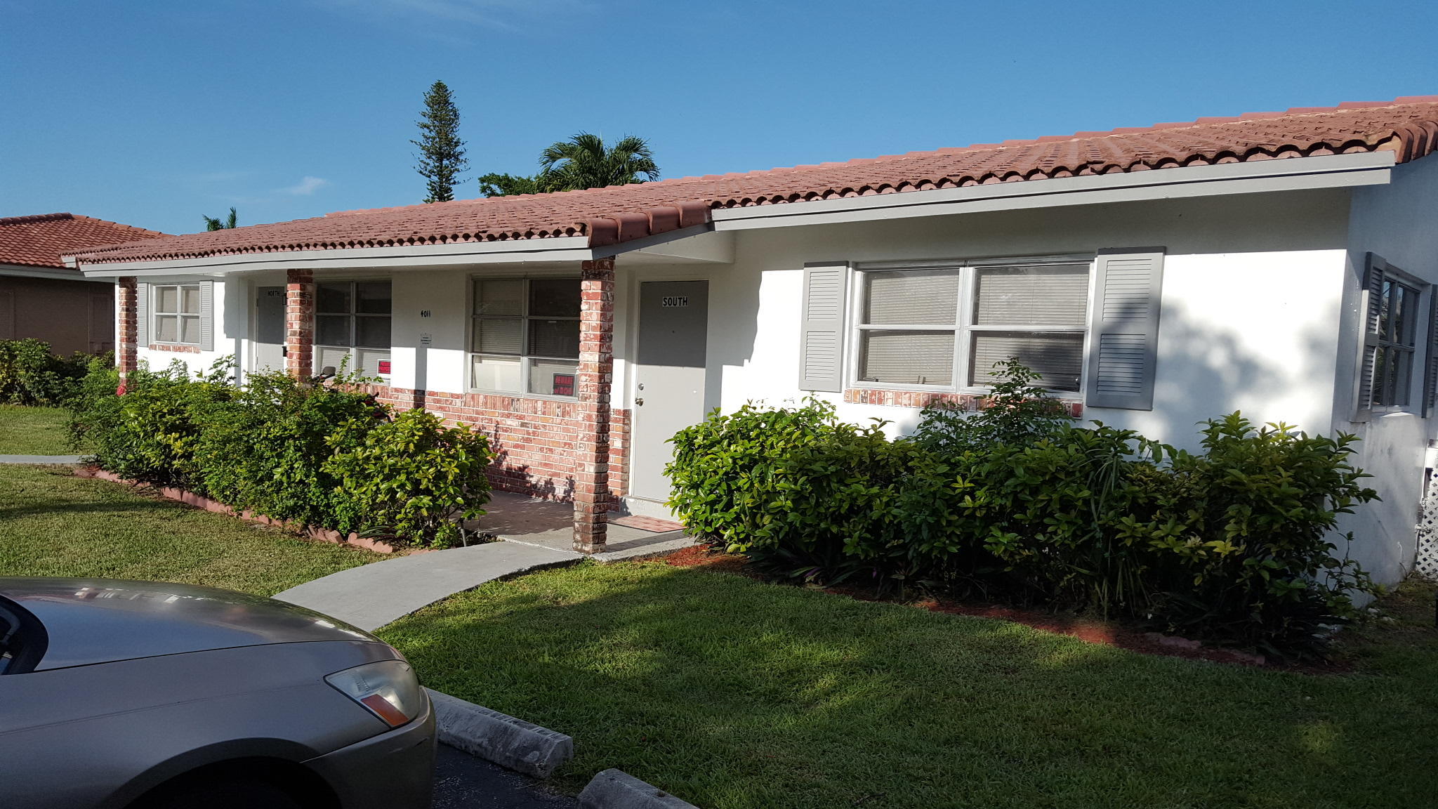 Foto de propiedad en 4011 WOODSIDE Drive N-S, Coral Springs, FL 33065 Coral Springs con MLS# 