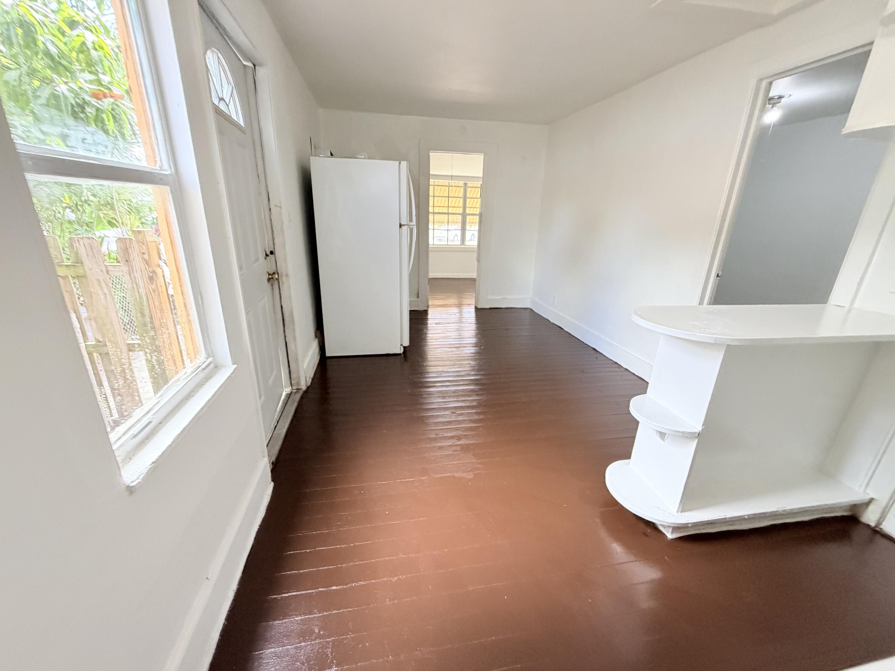 Foto de propiedad en 4343 Pinewood Avenue, West Palm Beach, FL 33407 West Palm Beach con MLS# 