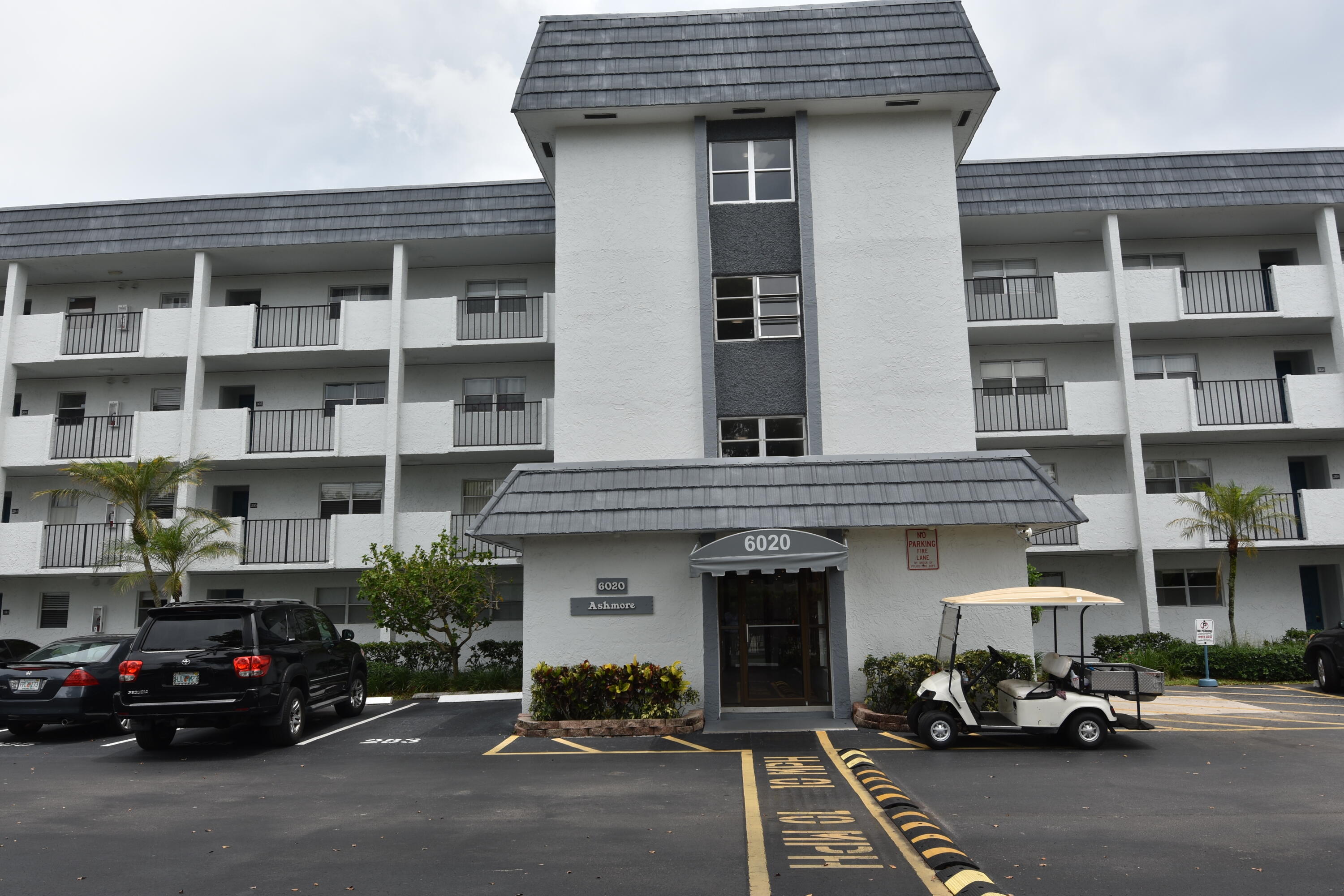 Foto de propiedad en 6020 NW 44th Street 304, Lauderhill, FL 33319 Lauderhill con MLS# 