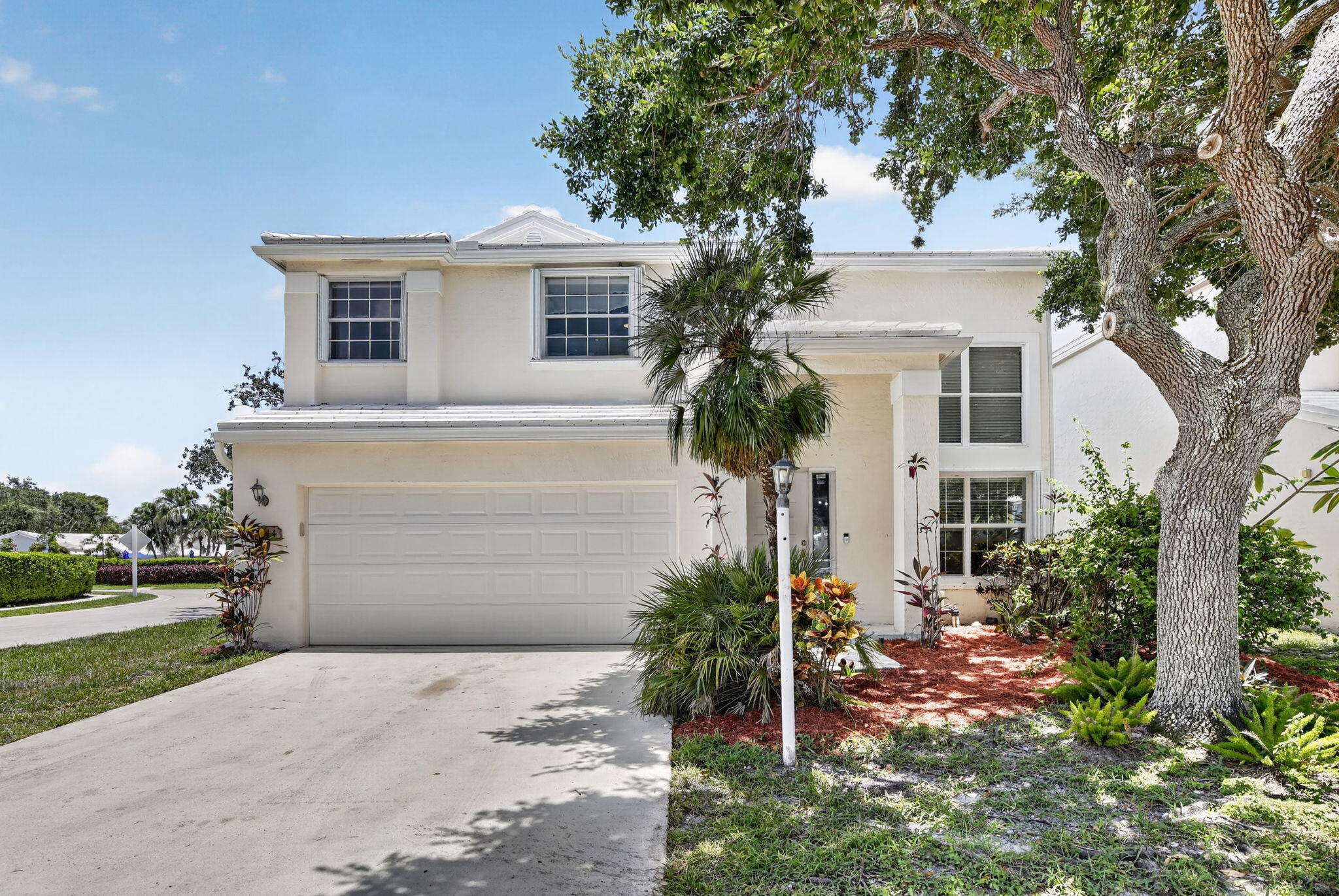 Foto de propiedad en 9444 NW 8th Circle, Plantation, FL 33324 Plantation con MLS# 