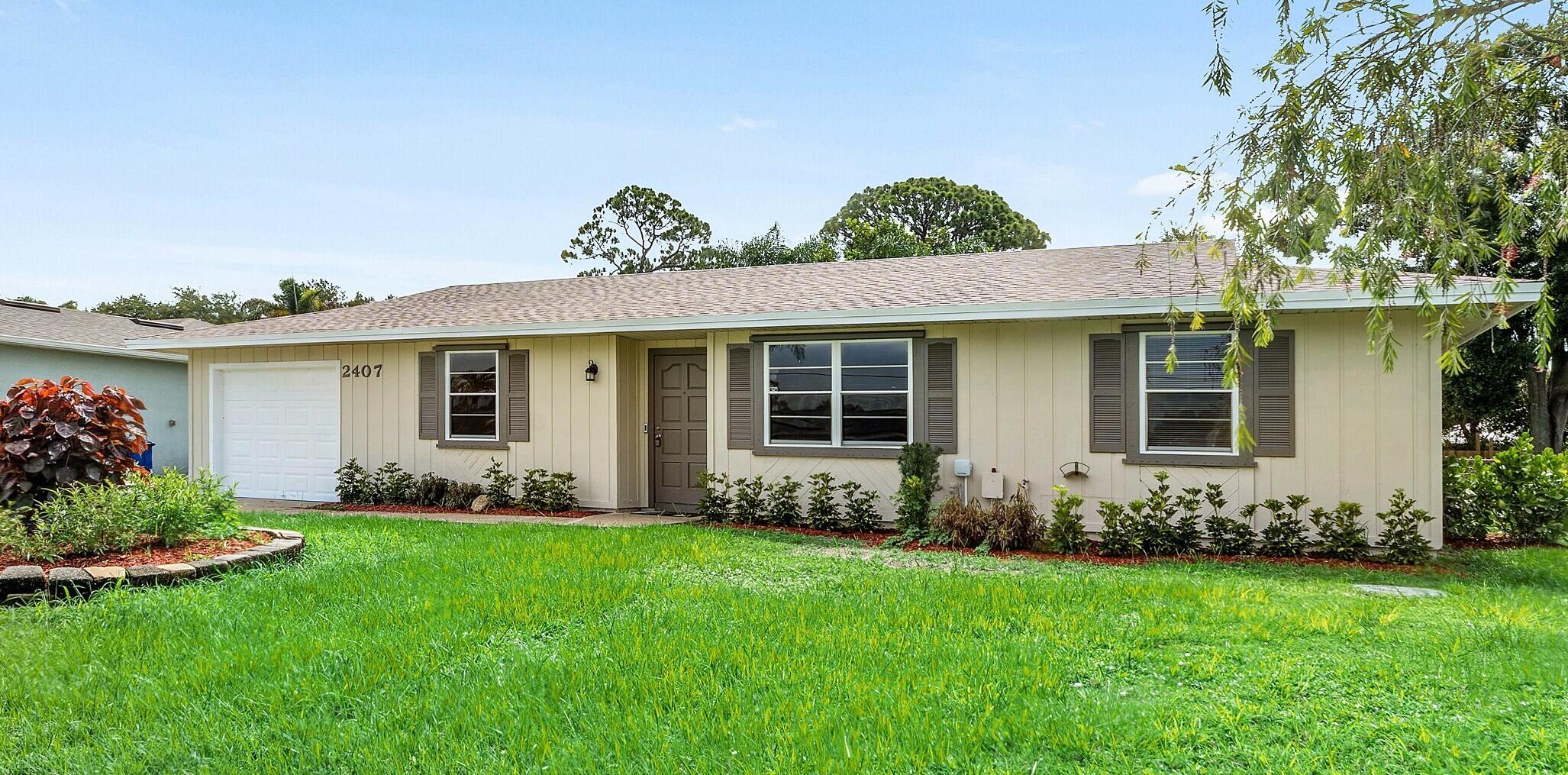 Foto de propiedad en 2407 SE MARIUS Street, Port St. Lucie, FL 34952 Port St. Lucie con MLS# 