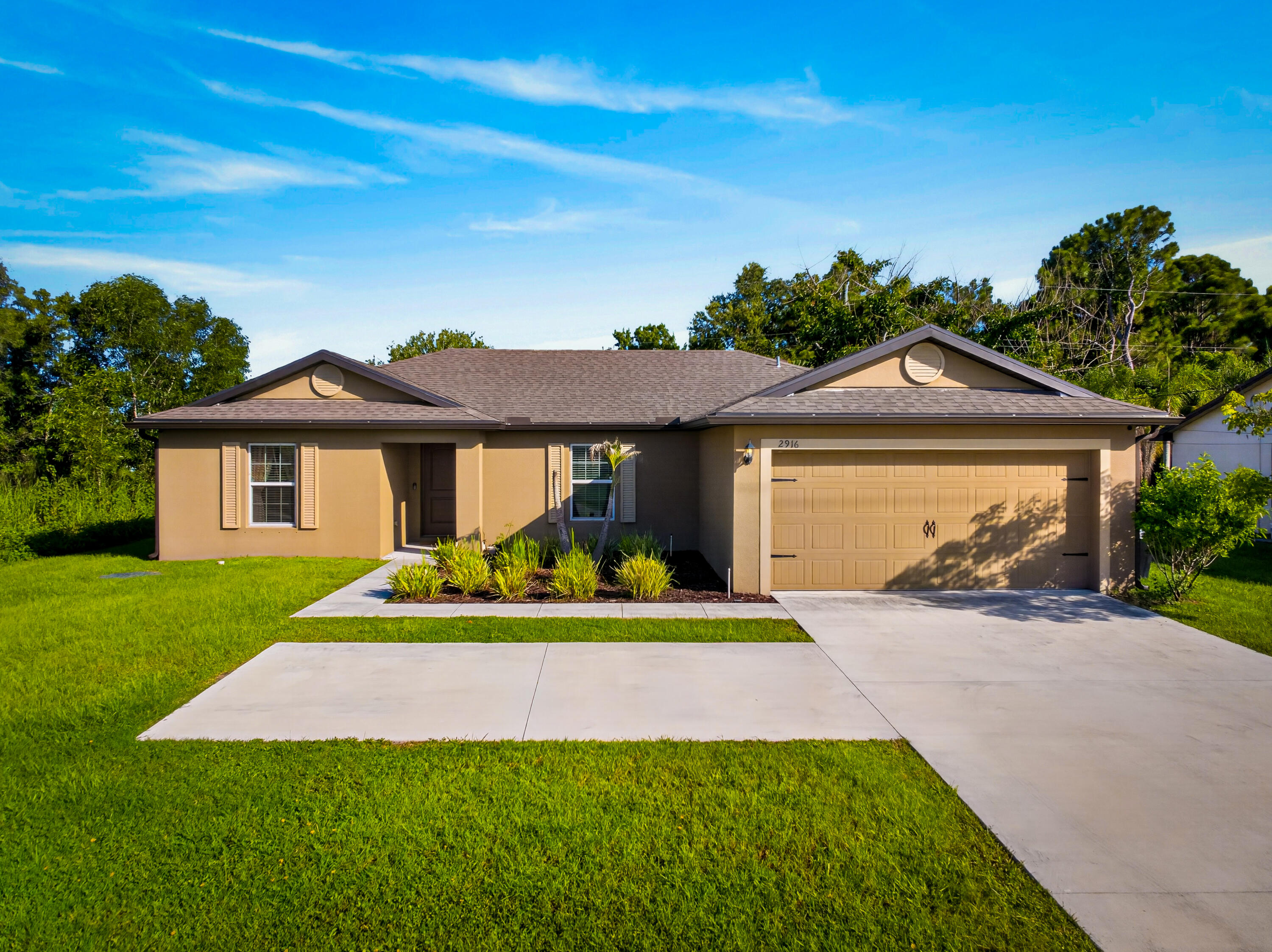 Foto de propiedad en 2916 SE Melaleuca Boulevard, FL 34952  con MLS# 