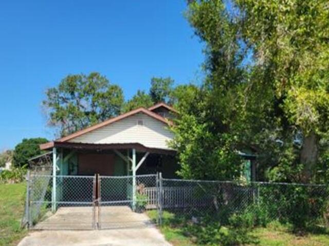 Foto de propiedad en 3311 NW 24TH Avenue, Okeechobee, FL 34972 Okeechobee con MLS# 