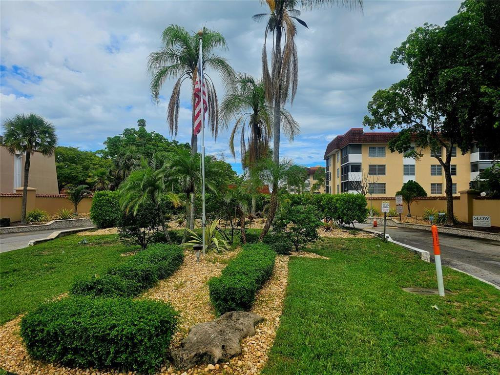Foto de propiedad en 4172 INVERRARY Drive 410, Lauderhill, FL 33319 Lauderhill con MLS# 