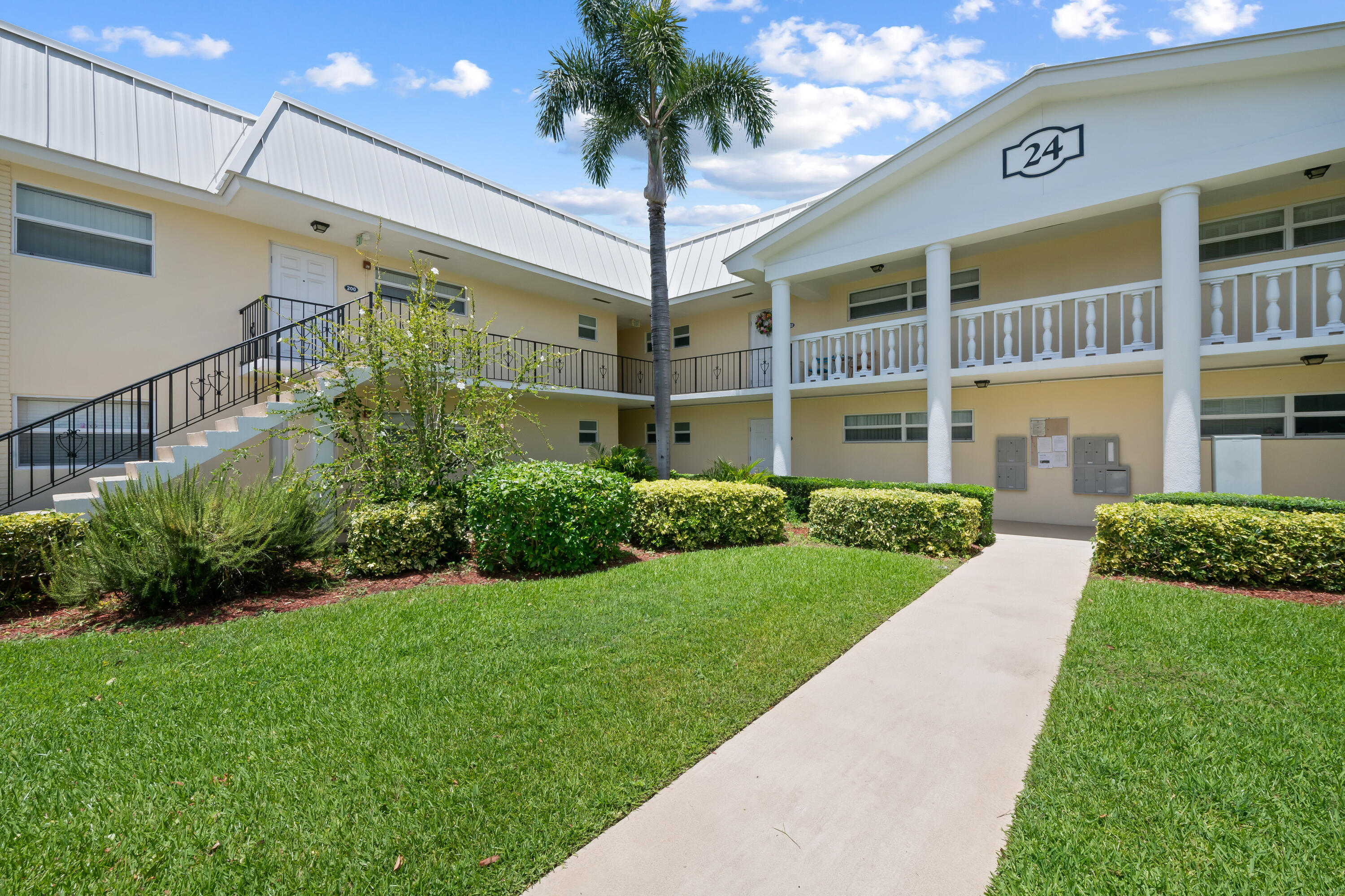 Foto de propiedad en 24 COLONIAL CLUB Drive 101, Boynton Beach, FL 33435 Boynton Beach con MLS# 