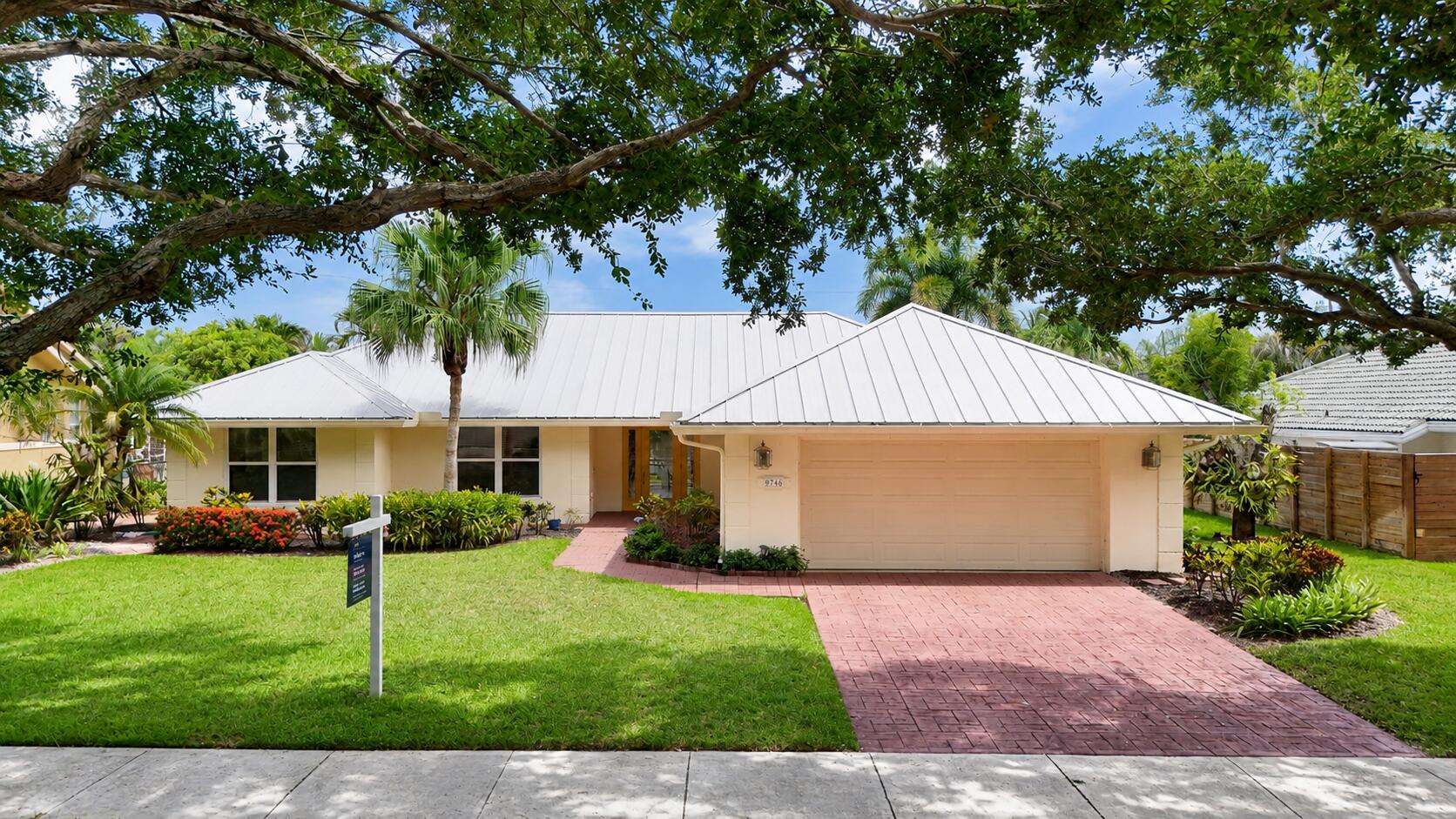 Foto de propiedad en 9746 SE Landing Place, Tequesta, FL 33469 Tequesta con MLS# 