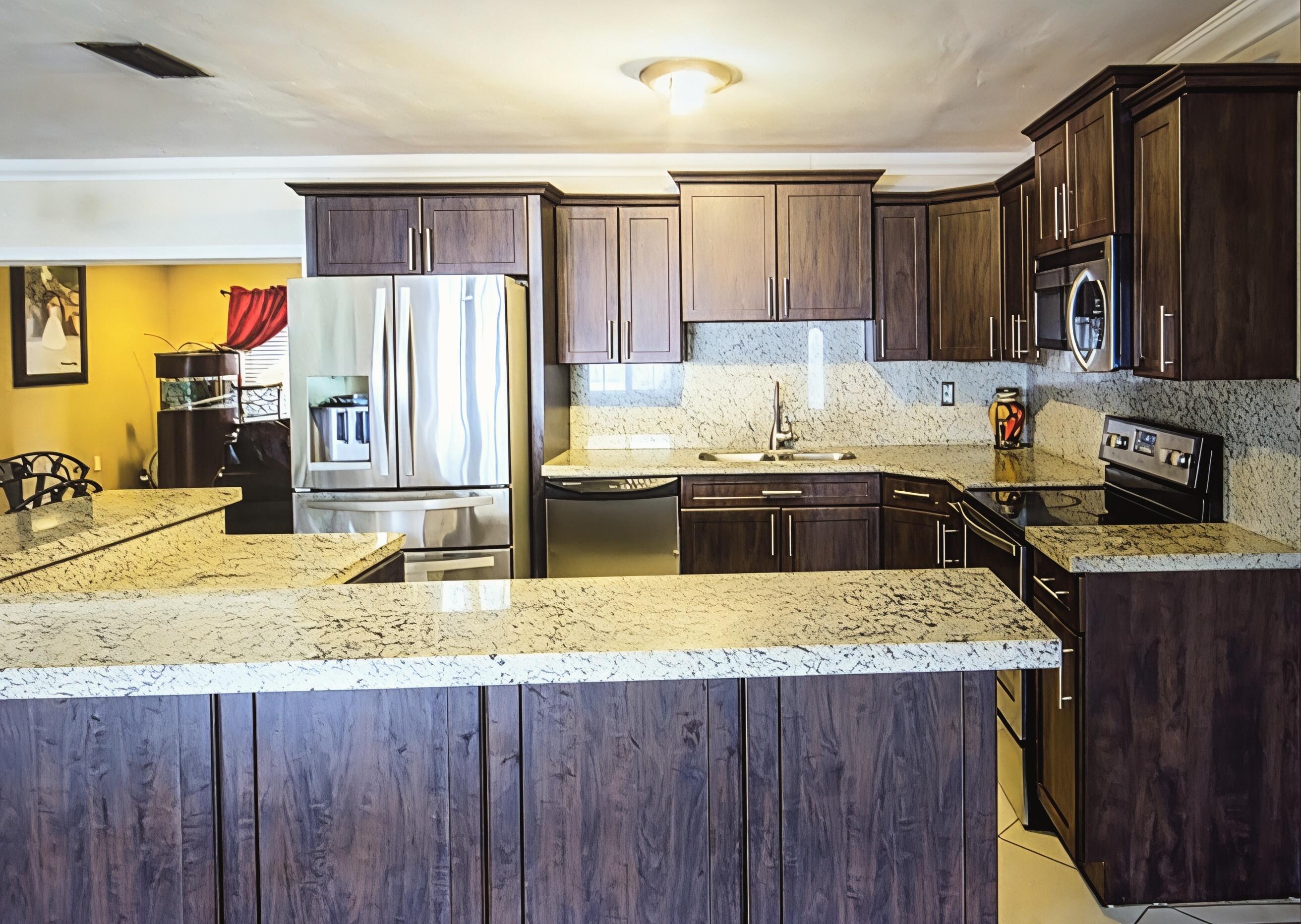 Foto de propiedad en 2441 PINE TREE Drive, Miramar, FL 33023 Miramar con MLS# 