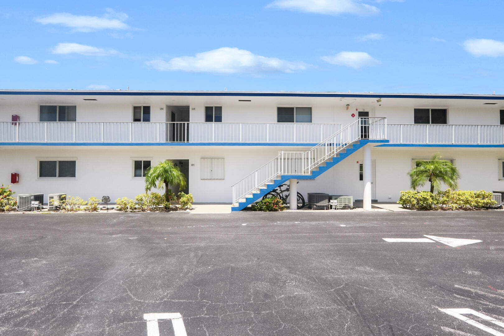 Foto de propiedad en 11 Garden Street 206T, Tequesta, FL 33469 Tequesta con MLS# 
