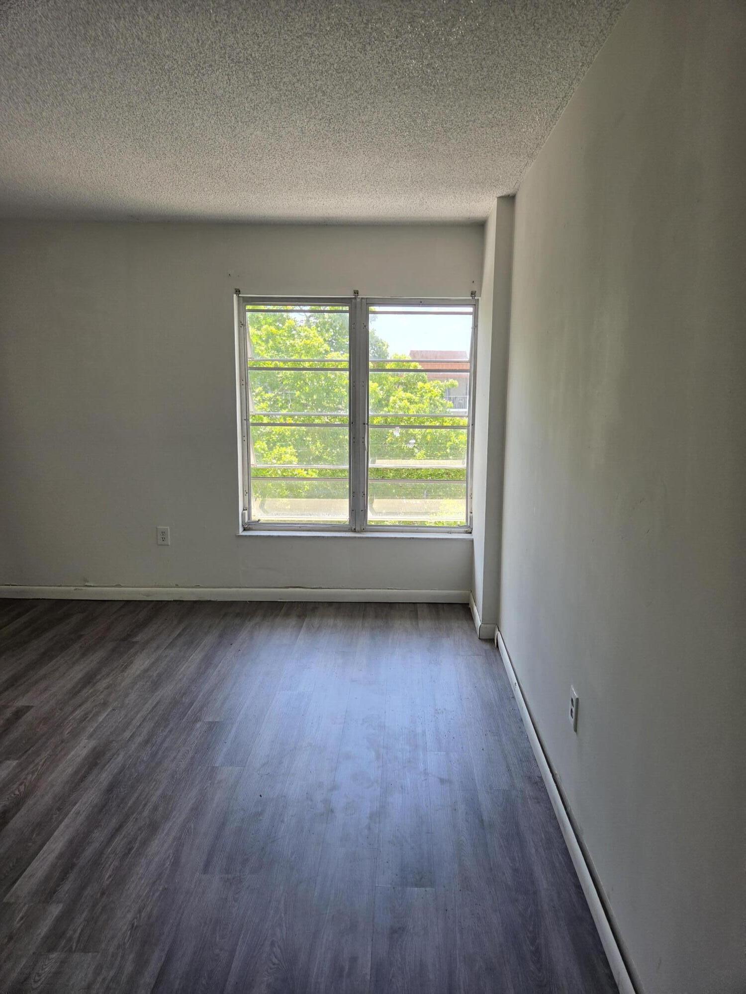 Foto de propiedad en 4160 INVERRARY Drive 507, Lauderhill, FL 33319 Lauderhill con MLS# 