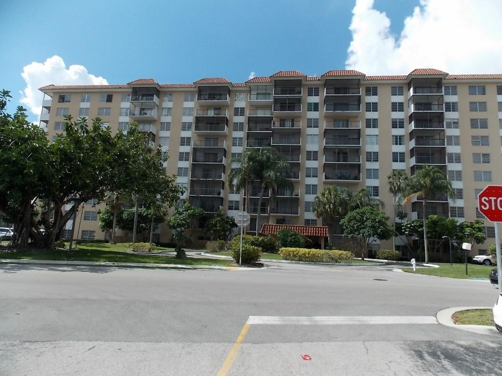 En Venta 4174 Inverrary Drive 702, Lauderhill, FL 33319, Lauderhill, FL 33319