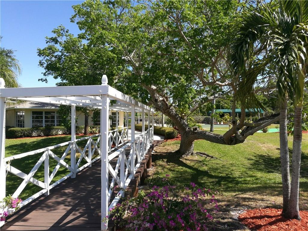 Foto de propiedad en 2950 SE OCEAN Boulevard 136-6, Stuart, FL 34996 Stuart con MLS# 