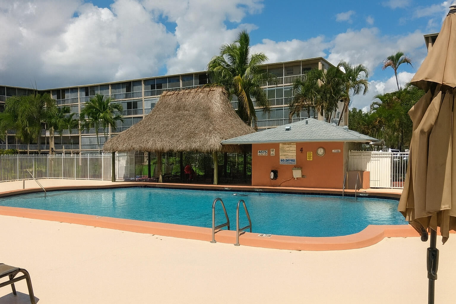 Foto de propiedad en 4650 Washington Street 207, Hollywood, FL 33021 Hollywood con MLS# 