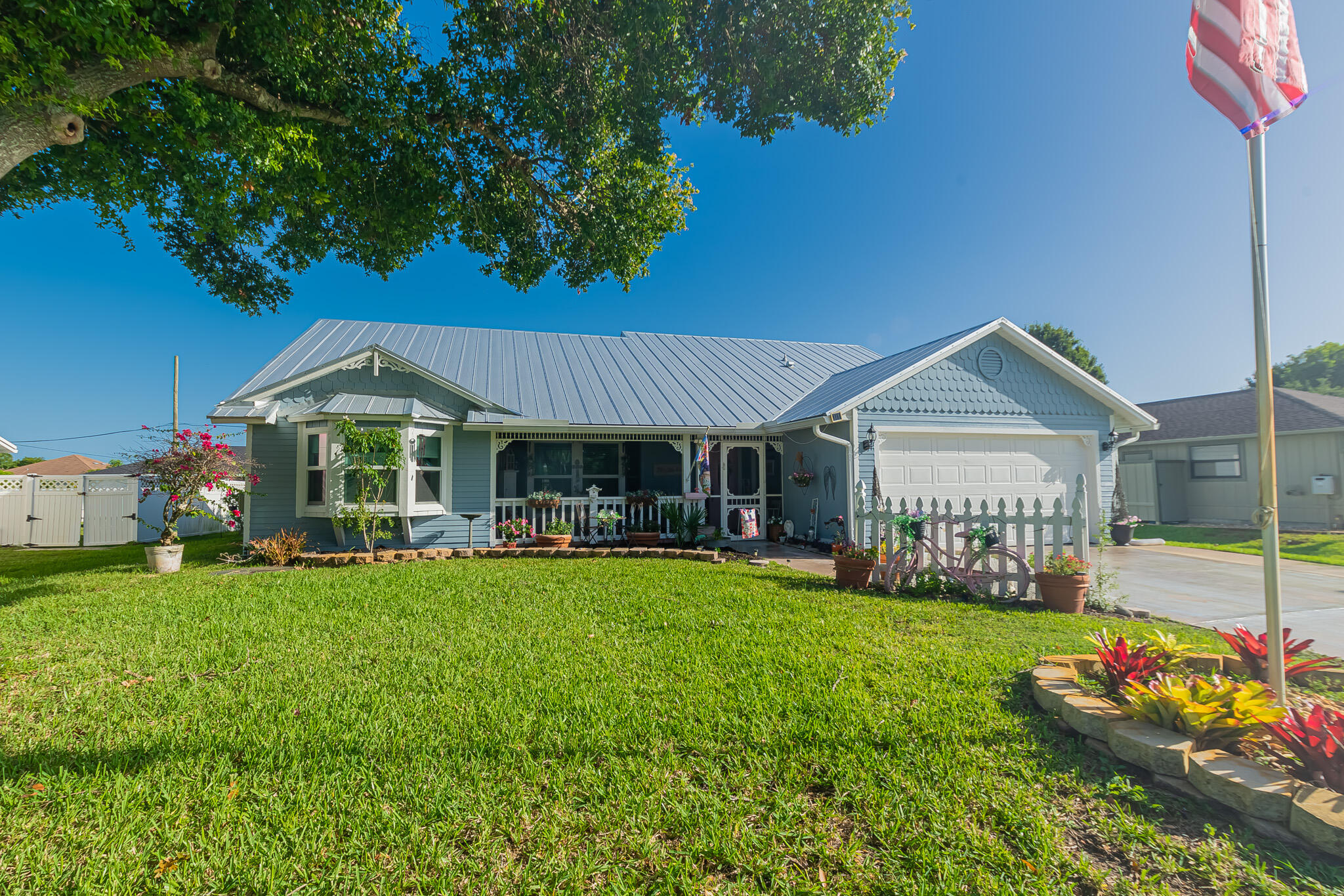 Foto de propiedad en 2309 SW FERN Circle, Port St. Lucie, FL 34953 Port St. Lucie con MLS# 