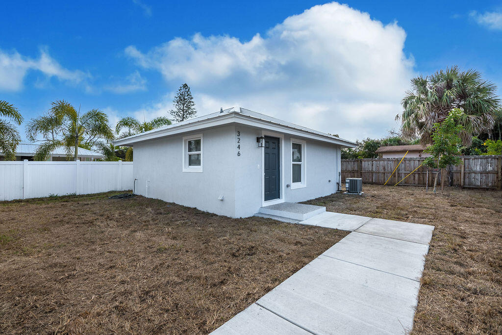 Foto de propiedad en 4959 SE PRIMROSE Way 2, Stuart, FL 34997 Stuart con MLS# 