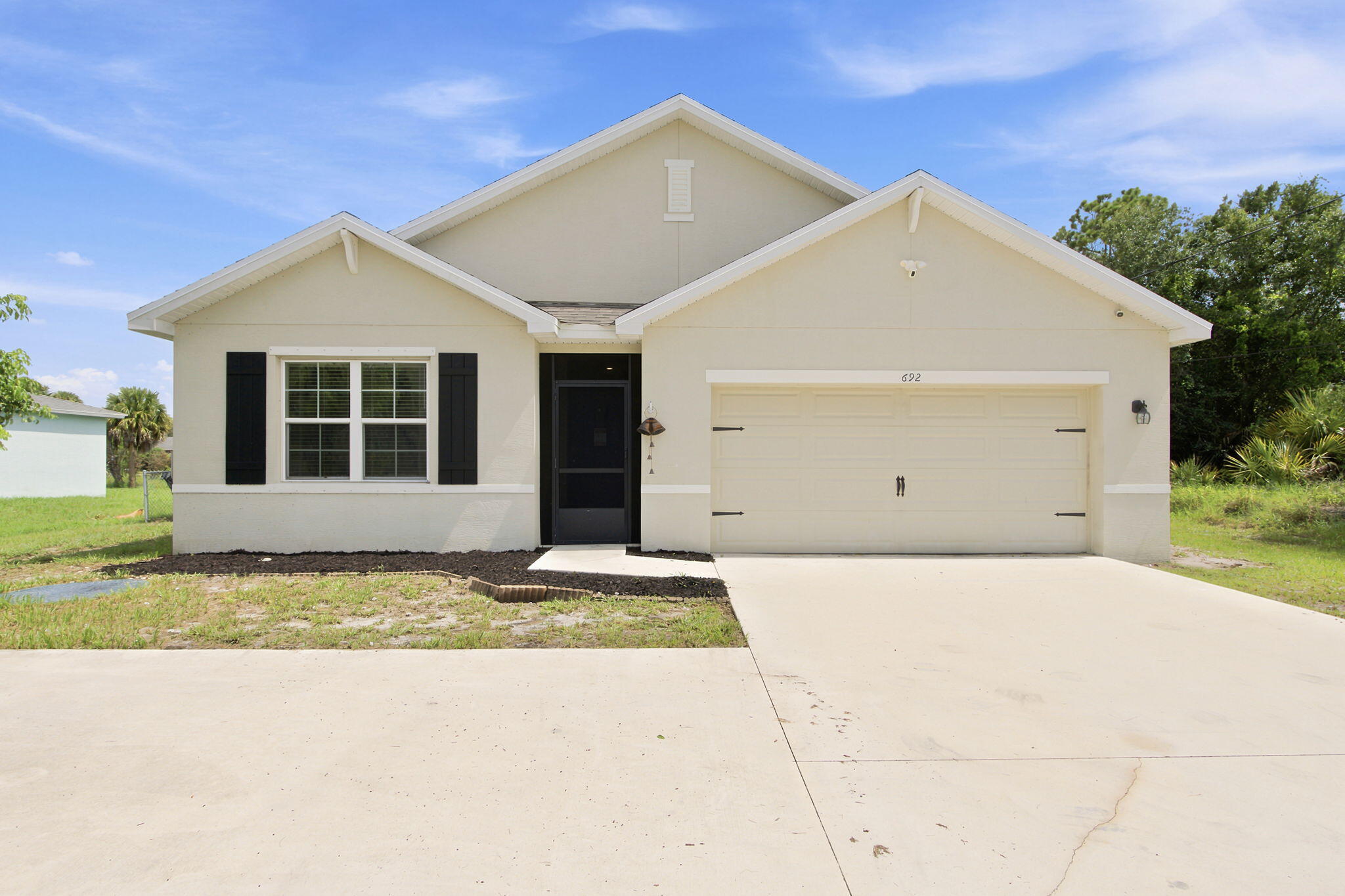 Foto de propiedad en 692 SW Paar Drive, Port St. Lucie, FL 34953 Port St. Lucie con MLS# 