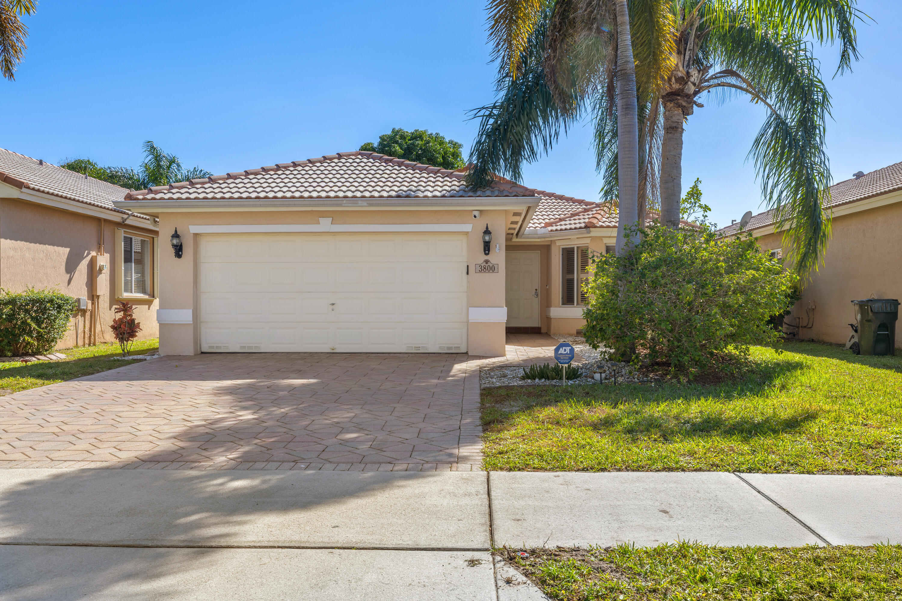 Foto de propiedad en 3800 WOODFIELD Drive, Coconut Creek, FL 33073 Coconut Creek con MLS# 