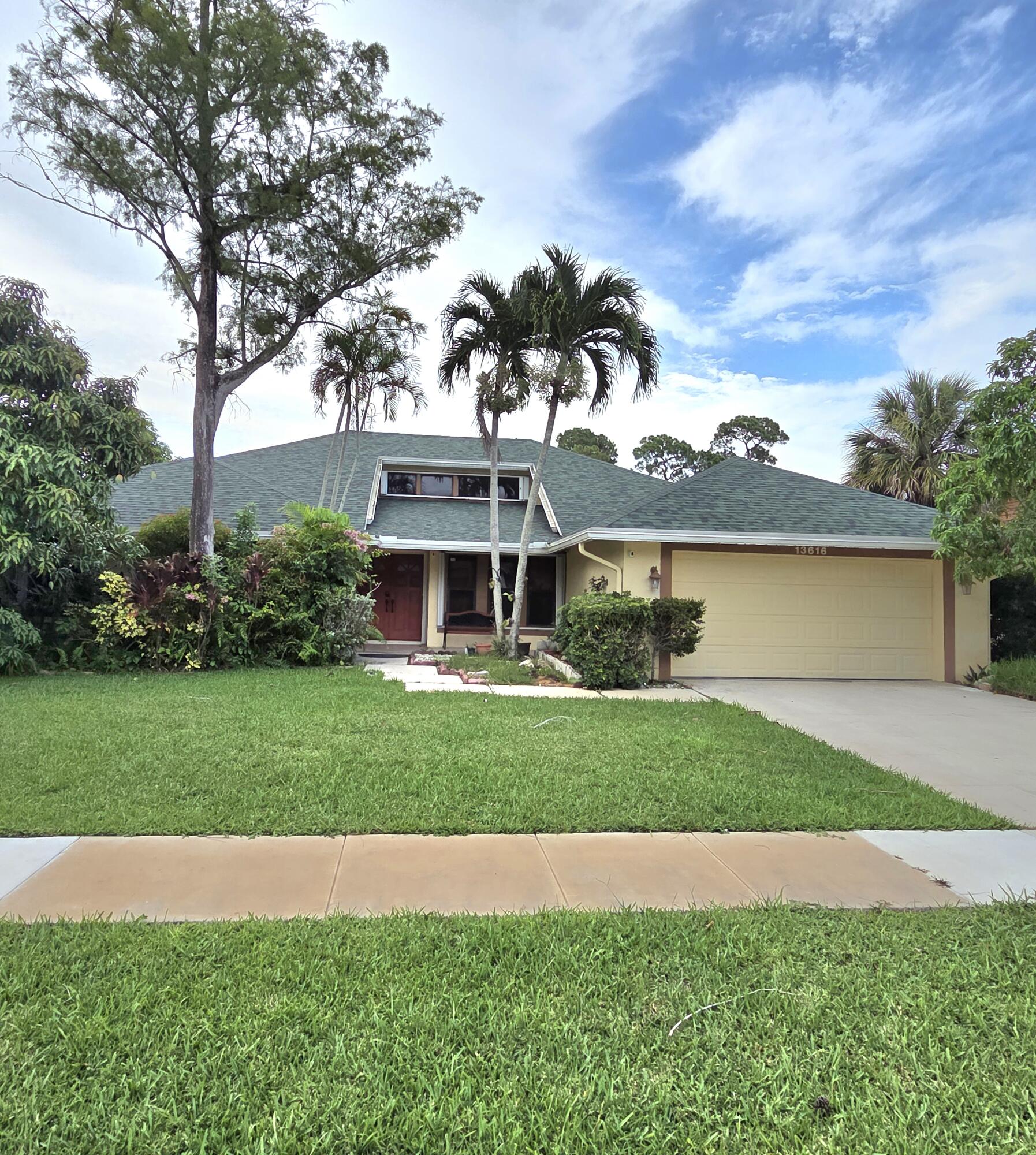 Foto de propiedad en 13616 NORTHUMBERLAND Circle, Wellington, FL 33414 Wellington con MLS# 