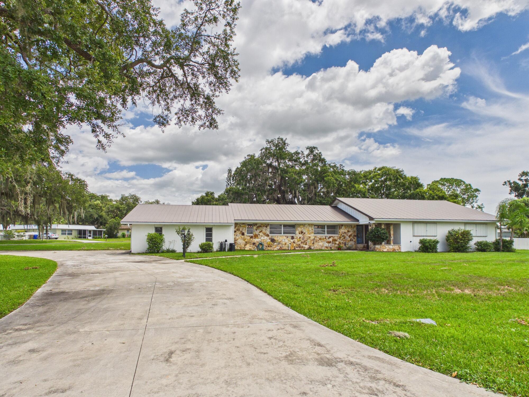 Foto de propiedad en 1501 SE 8TH Drive, Okeechobee, FL 34974 Okeechobee con MLS# 