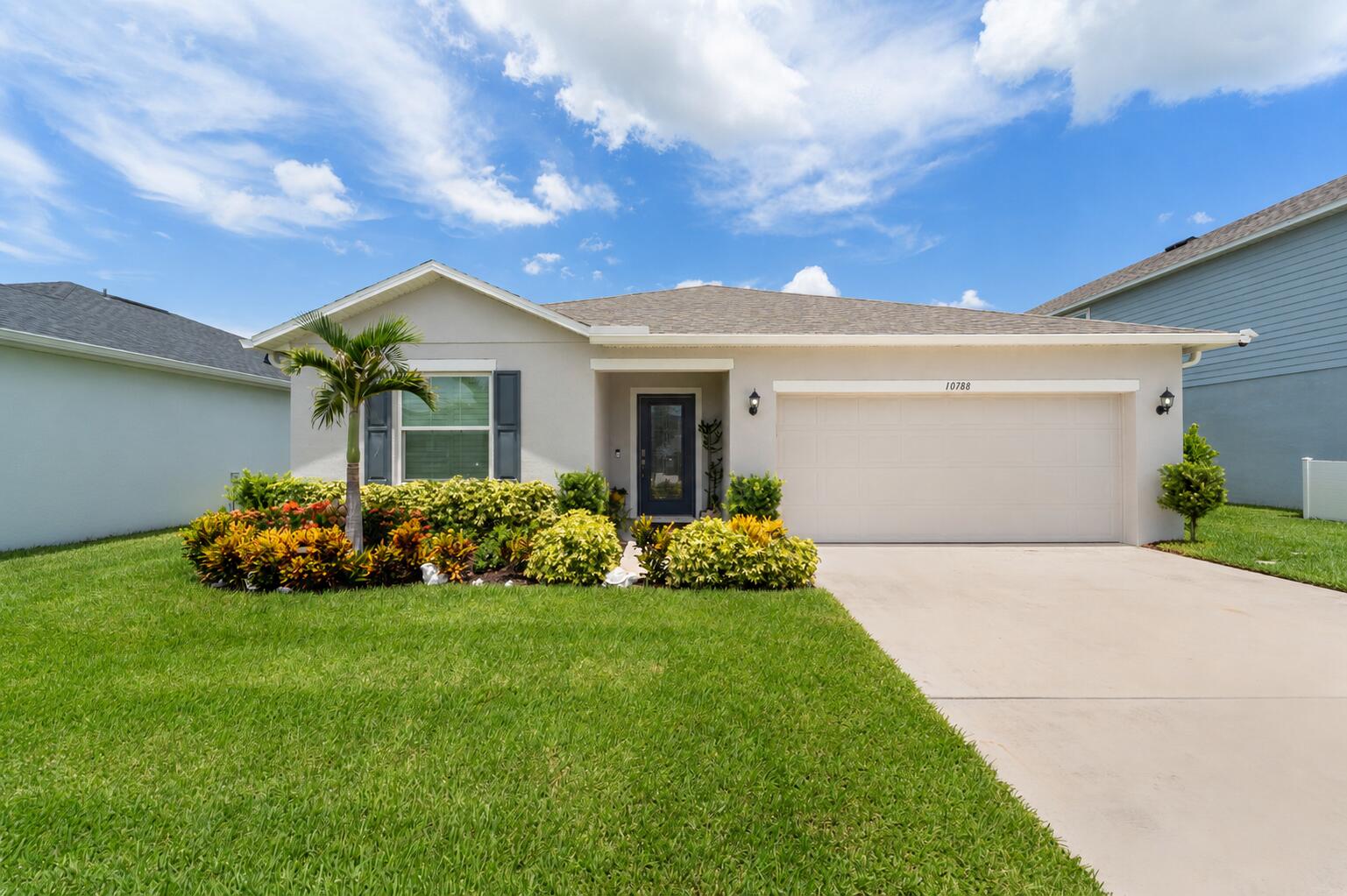 Foto de propiedad en 10788 SW Vasari Way, Port St. Lucie, FL 34987 Port St. Lucie con MLS# 