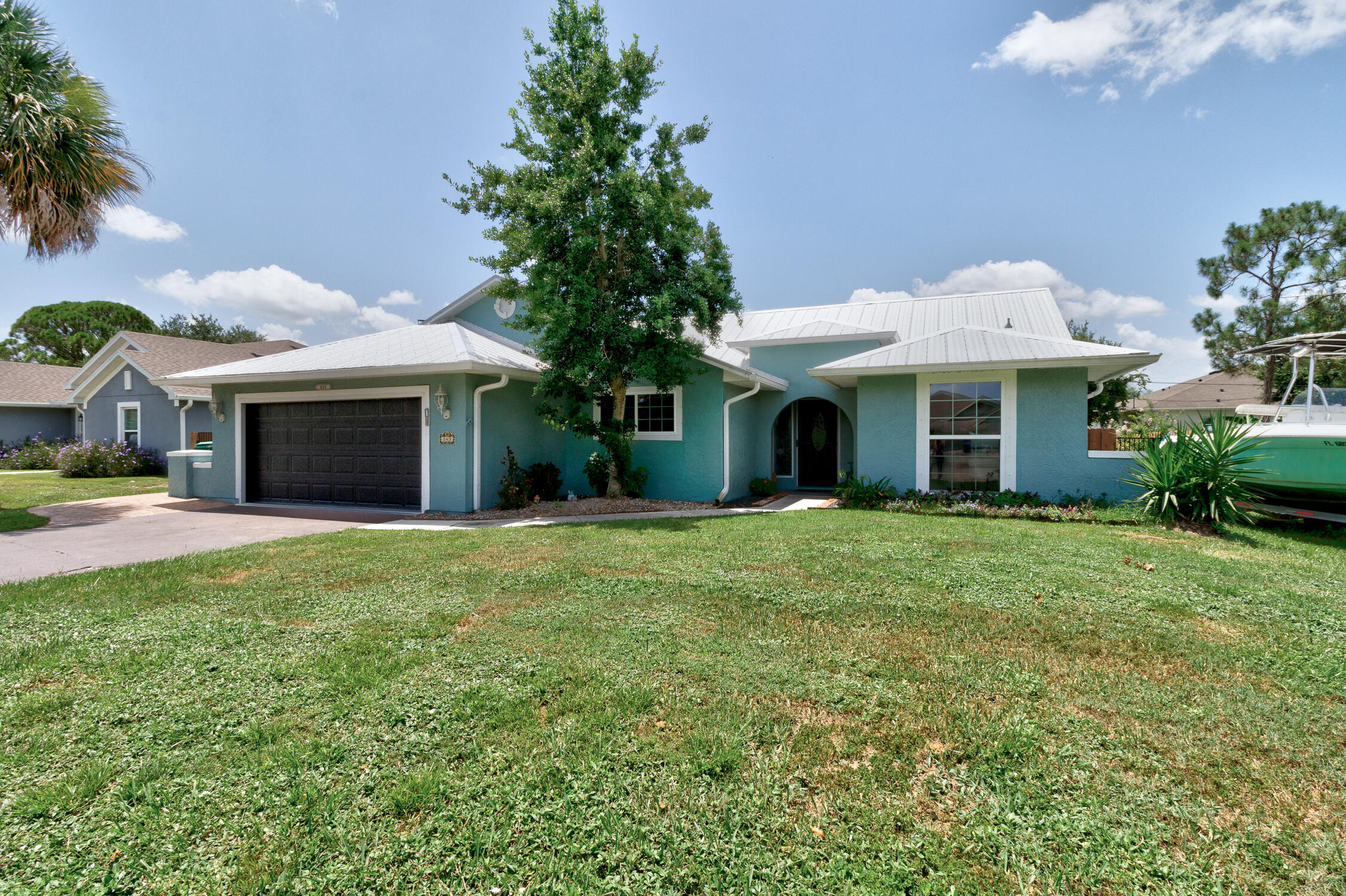 Foto de propiedad en 843 Vocelle Avenue, Sebastian, FL 32958 Sebastian con MLS# 