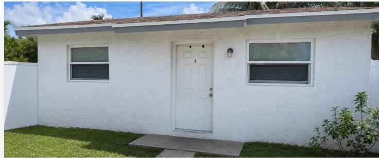 Foto de propiedad en 334 MOCKINGBIRD Lane 1, Lantana, FL 33462 Lantana con MLS# 