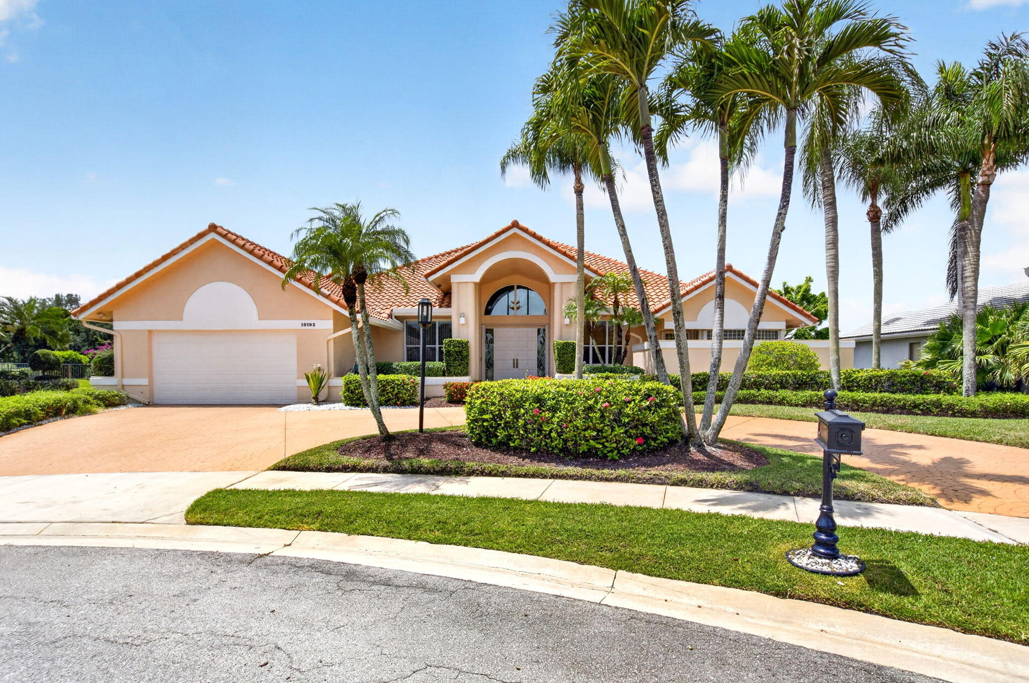 Foto de propiedad en 10192 Shireoaks Lane, Boca Raton, FL 33498 Boca Raton con MLS# 