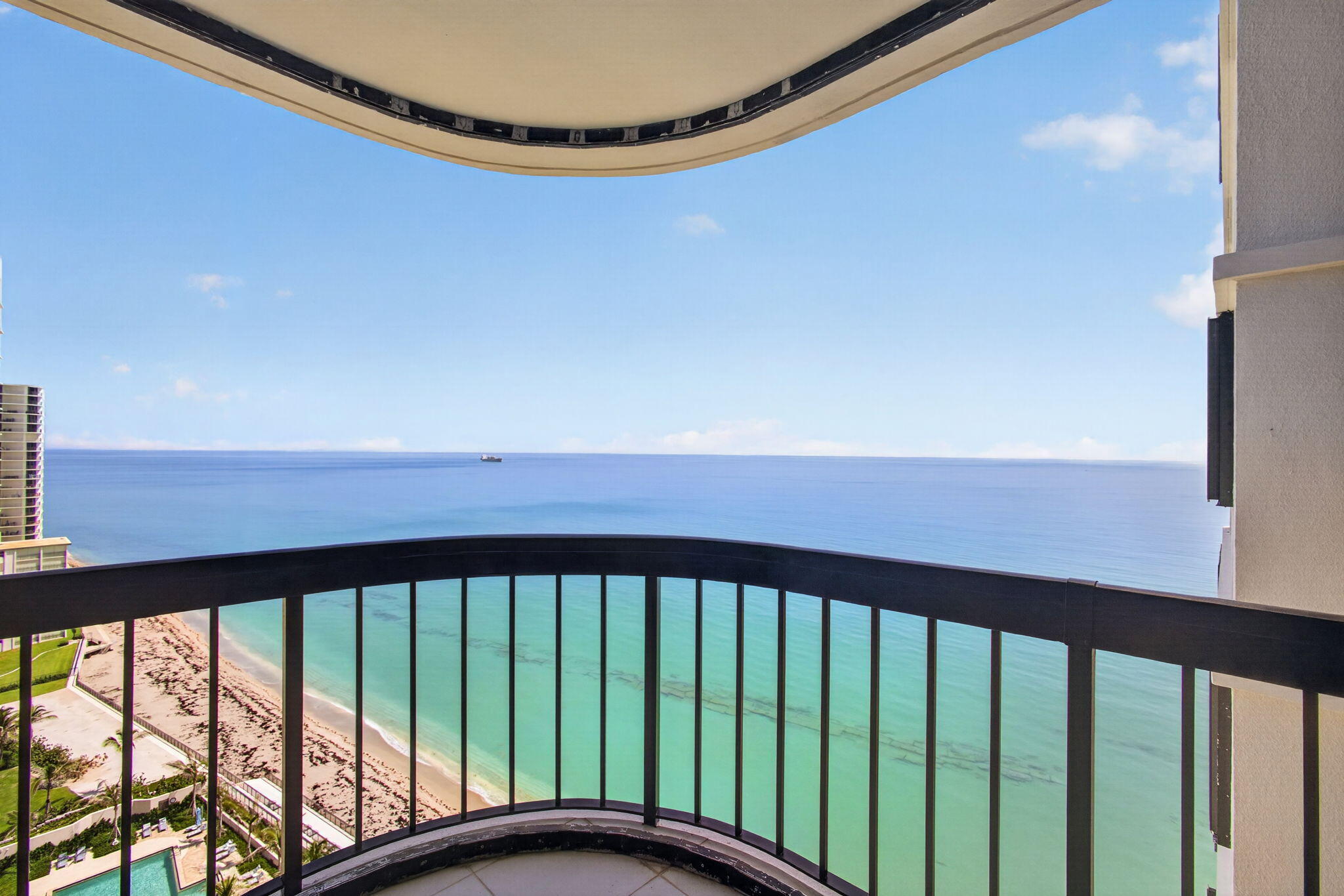 Foto de propiedad en 5380 N OCEAN Drive 19F, Singer Island, FL 33404 Singer Island con MLS# 