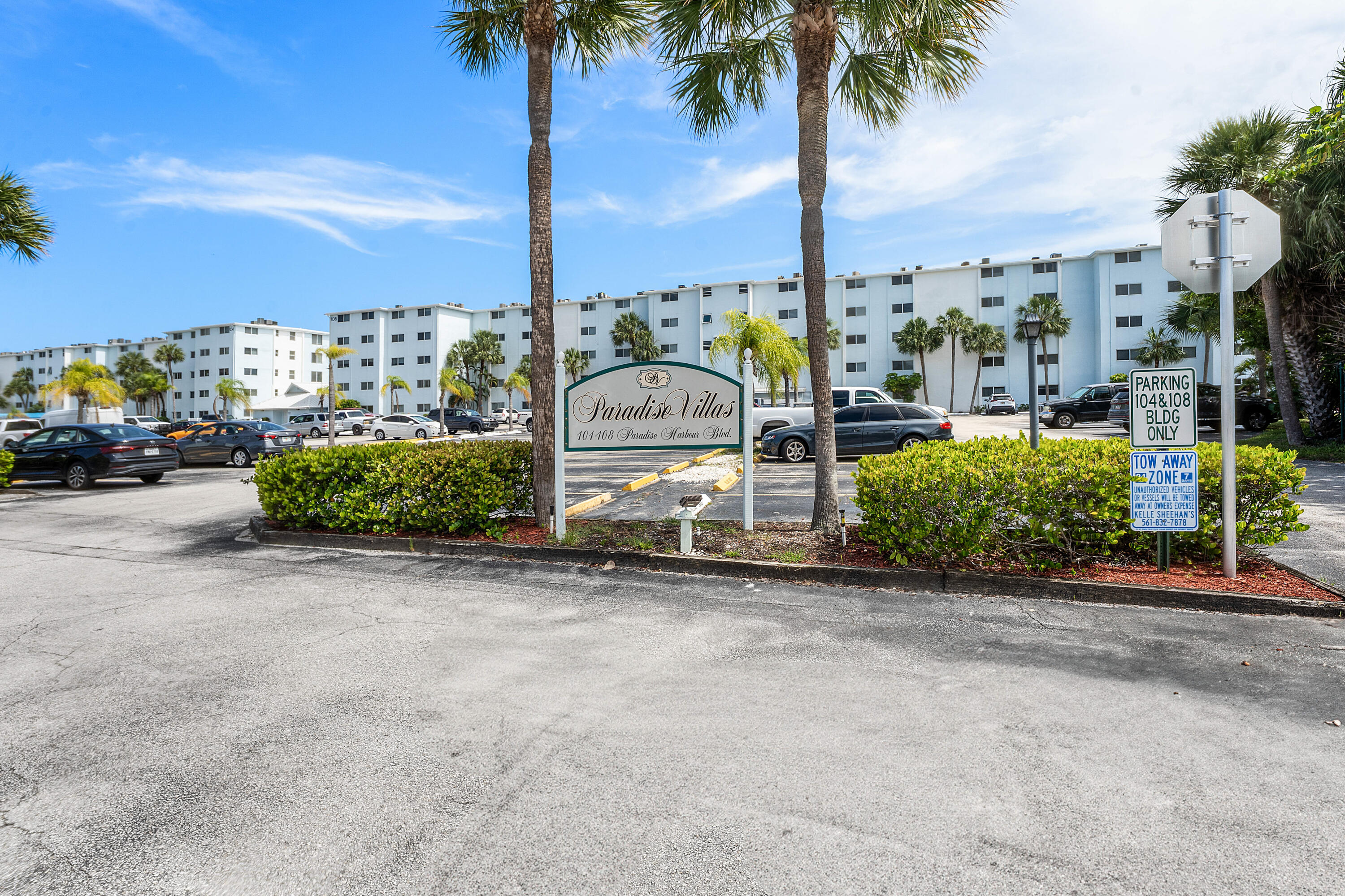 Foto de propiedad en 108 Paradise Harbour Boulevard 107, North Palm Beach, FL 33408 North Palm Beach con MLS# 