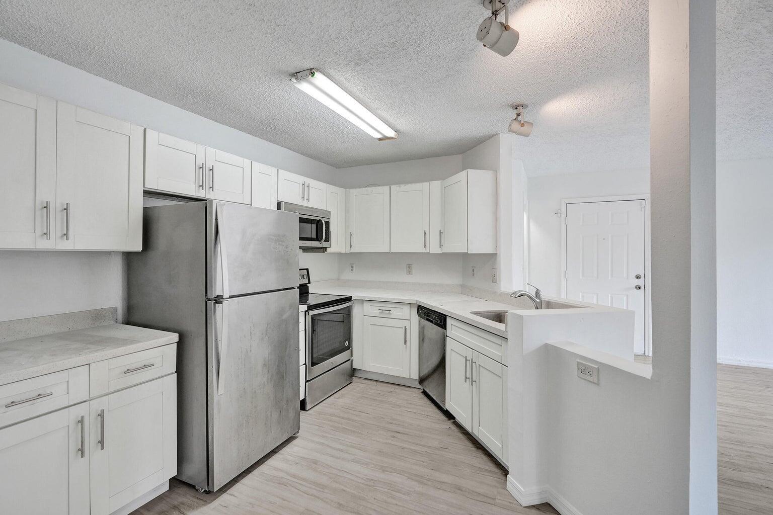 En Venta 4015 W McNab Road D204, Pompano Beach, FL 33069, Pompano Beach, FL 33069