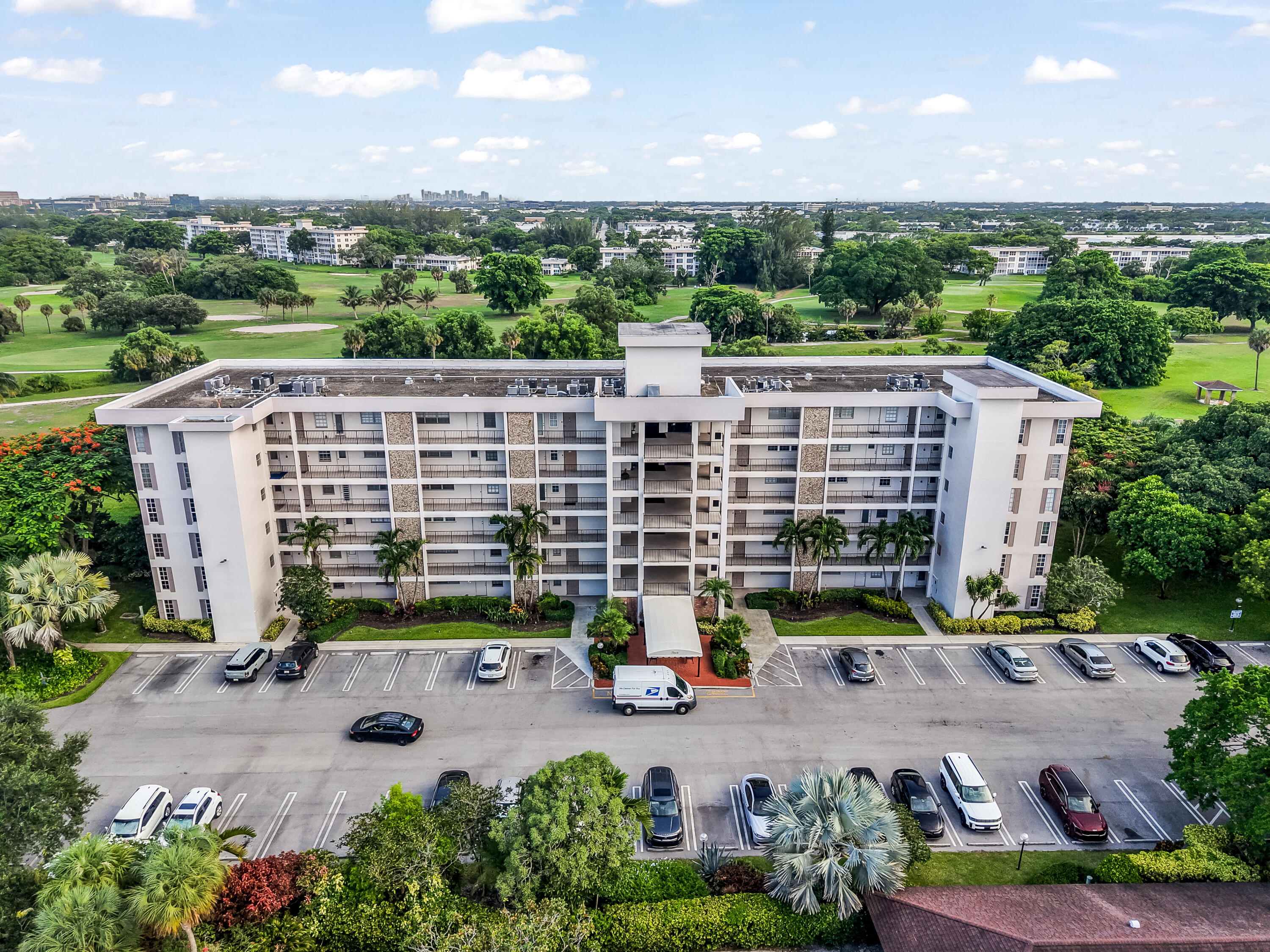 Foto de propiedad en 3000 N PALM AIRE Drive 407, Pompano Beach, FL 33069 Pompano Beach con MLS# 