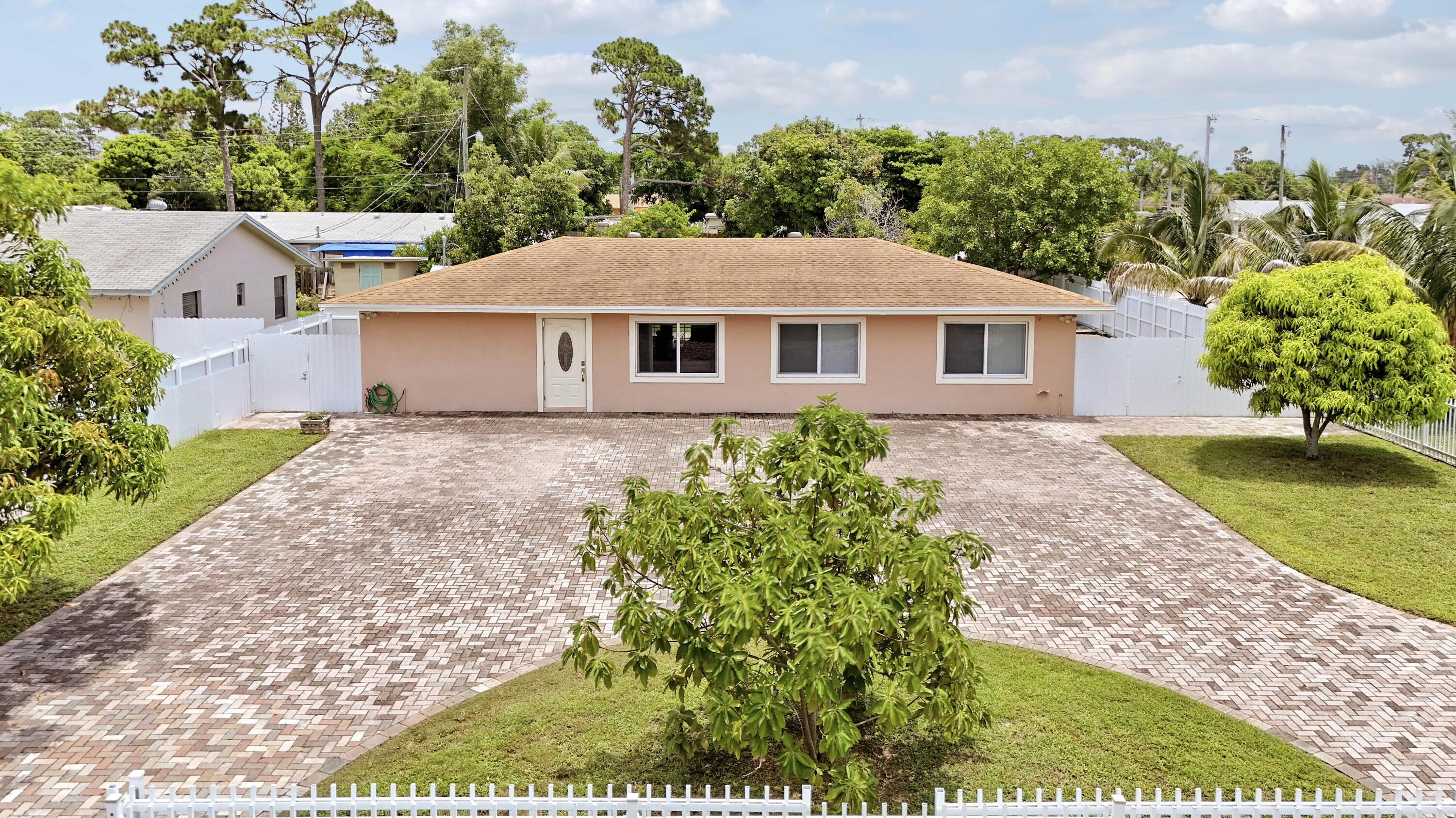 Vendido 2488 Pineway Drive, West Palm Beach, FL 33415, West Palm Beach, FL 33415