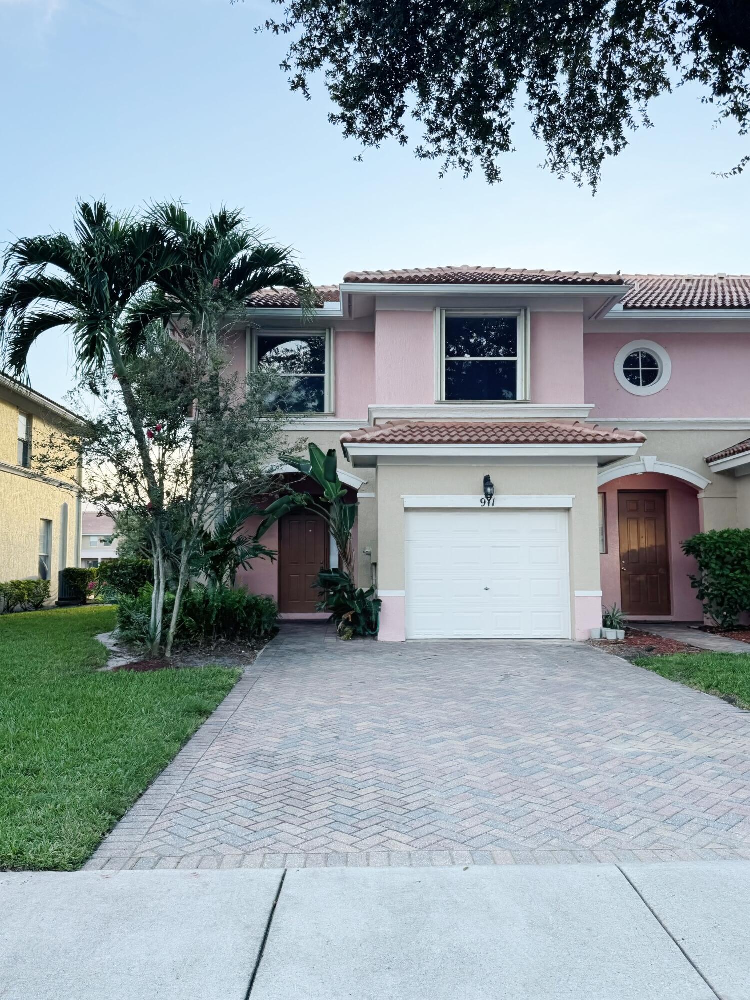 Foto de propiedad en 911 Seminole Palms Drive, Greenacres, FL 33463 Greenacres con MLS# 