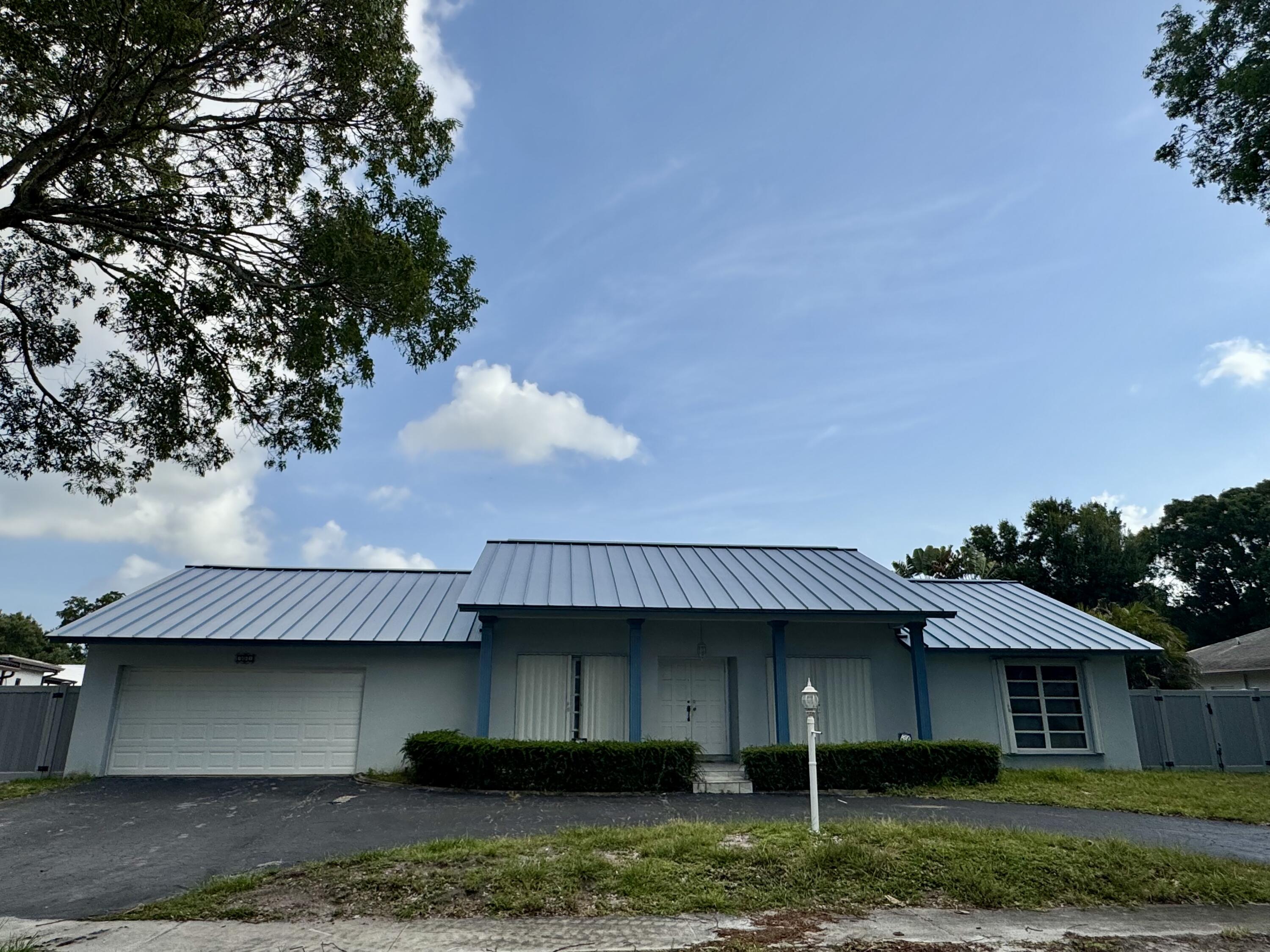 Foto de propiedad en 7441 SW 19TH Street, Plantation, FL 33317 Plantation con MLS# 