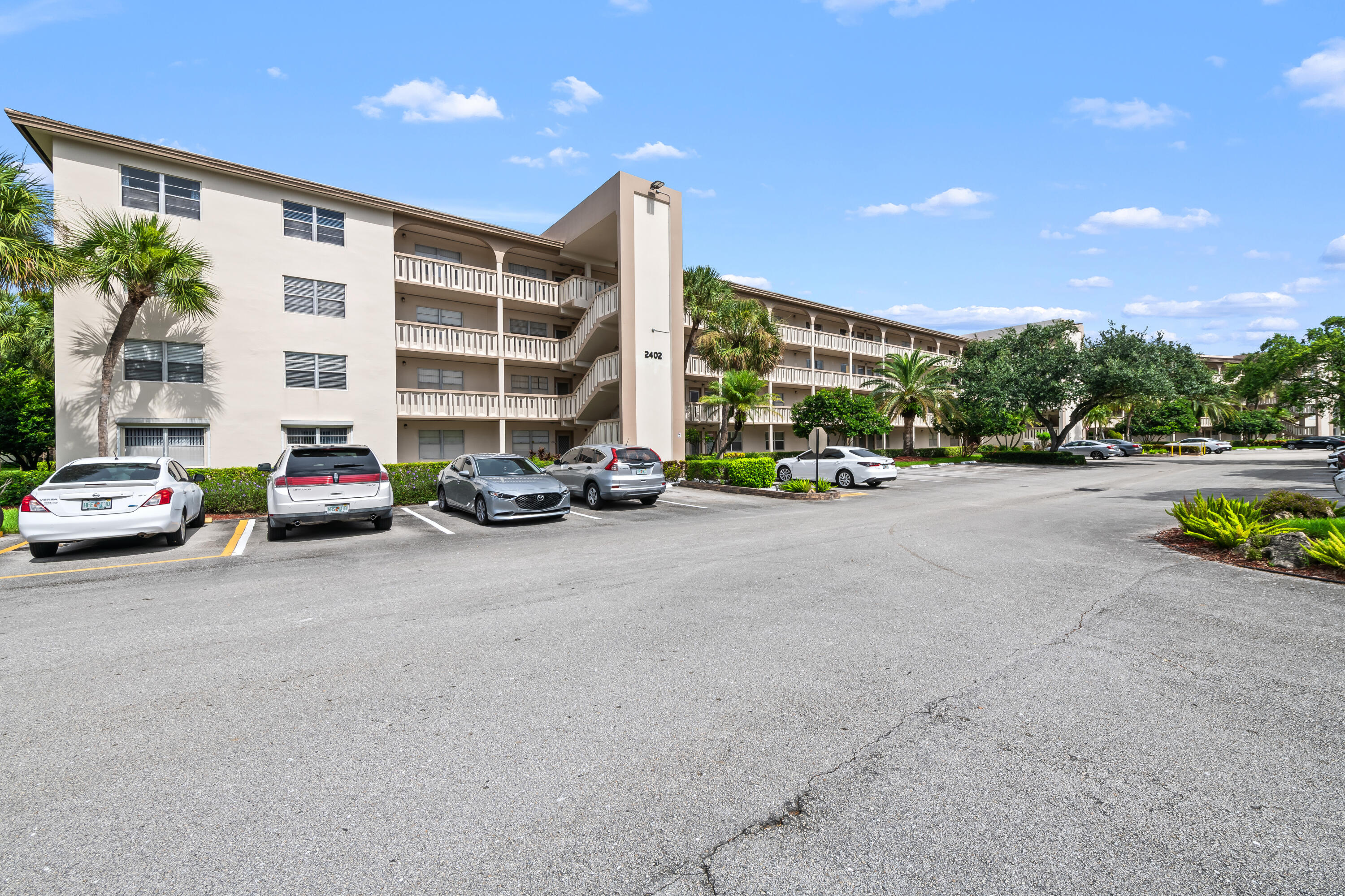 Foto de propiedad en 2402 ANTIGUA Circle C2, Coconut Creek, FL 33066 Coconut Creek con MLS# 