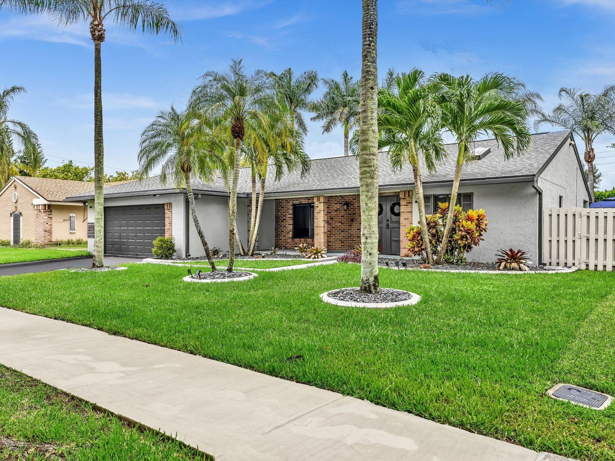 Foto de propiedad en 1341 White Stone Way, Davie, FL 33325 Davie con MLS# 