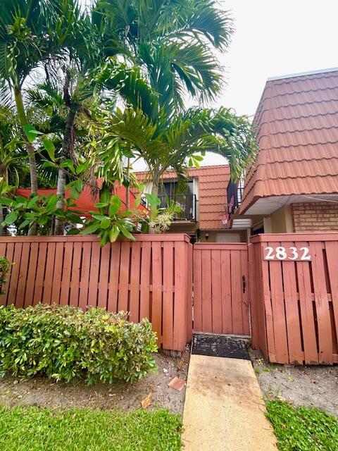 Foto de propiedad en 2832 SW 12th Street, Deerfield Beach, FL 33442 Deerfield Beach con MLS# 
