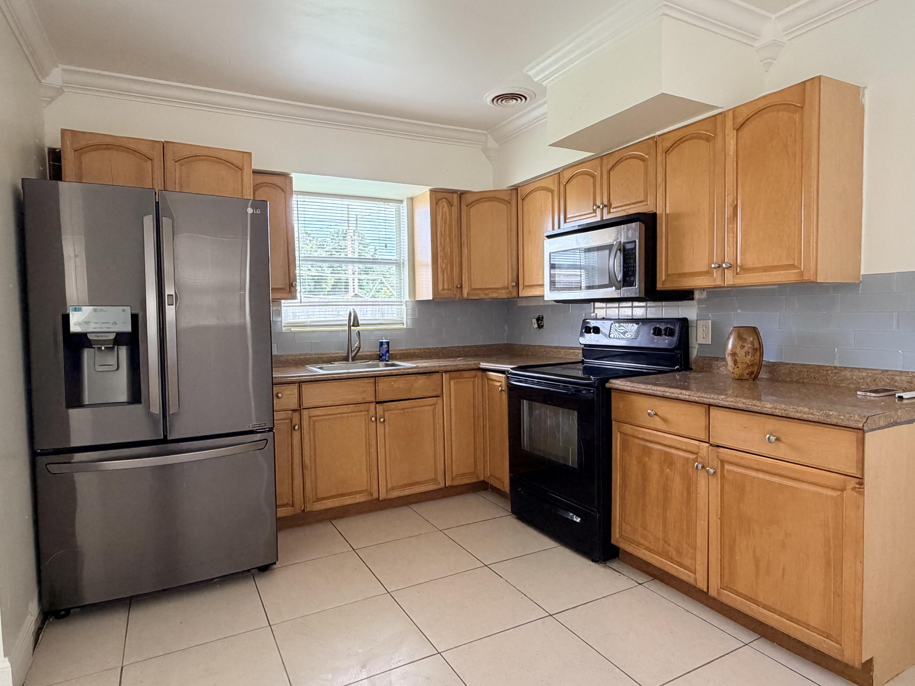 Foto de propiedad en 2438 Thomas Street 3, Hollywood, FL 33020 Hollywood con MLS# 