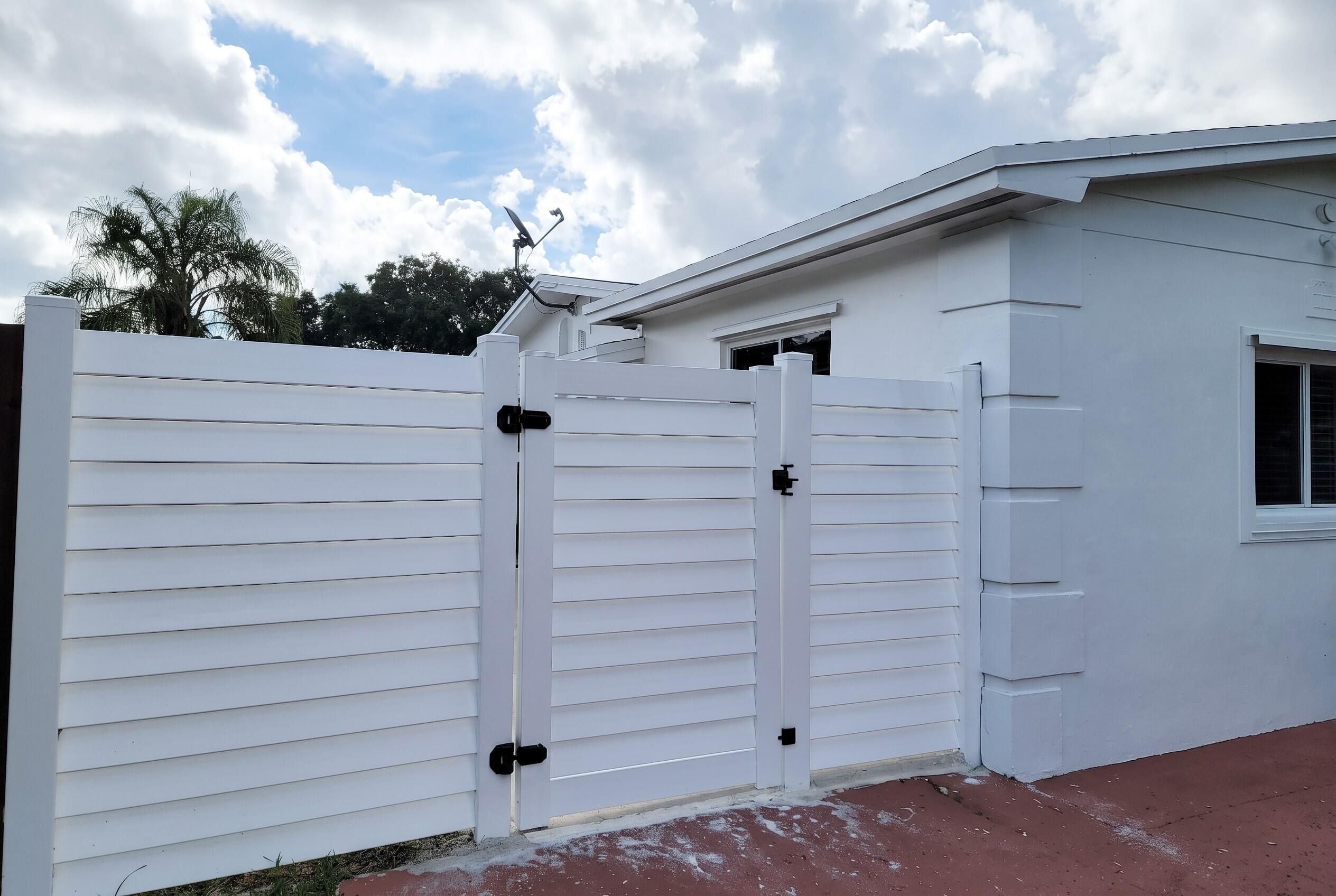 Foto de propiedad en 2021 NW 85TH Avenue, Pembroke Pines, FL 33024 Pembroke Pines con MLS# 
