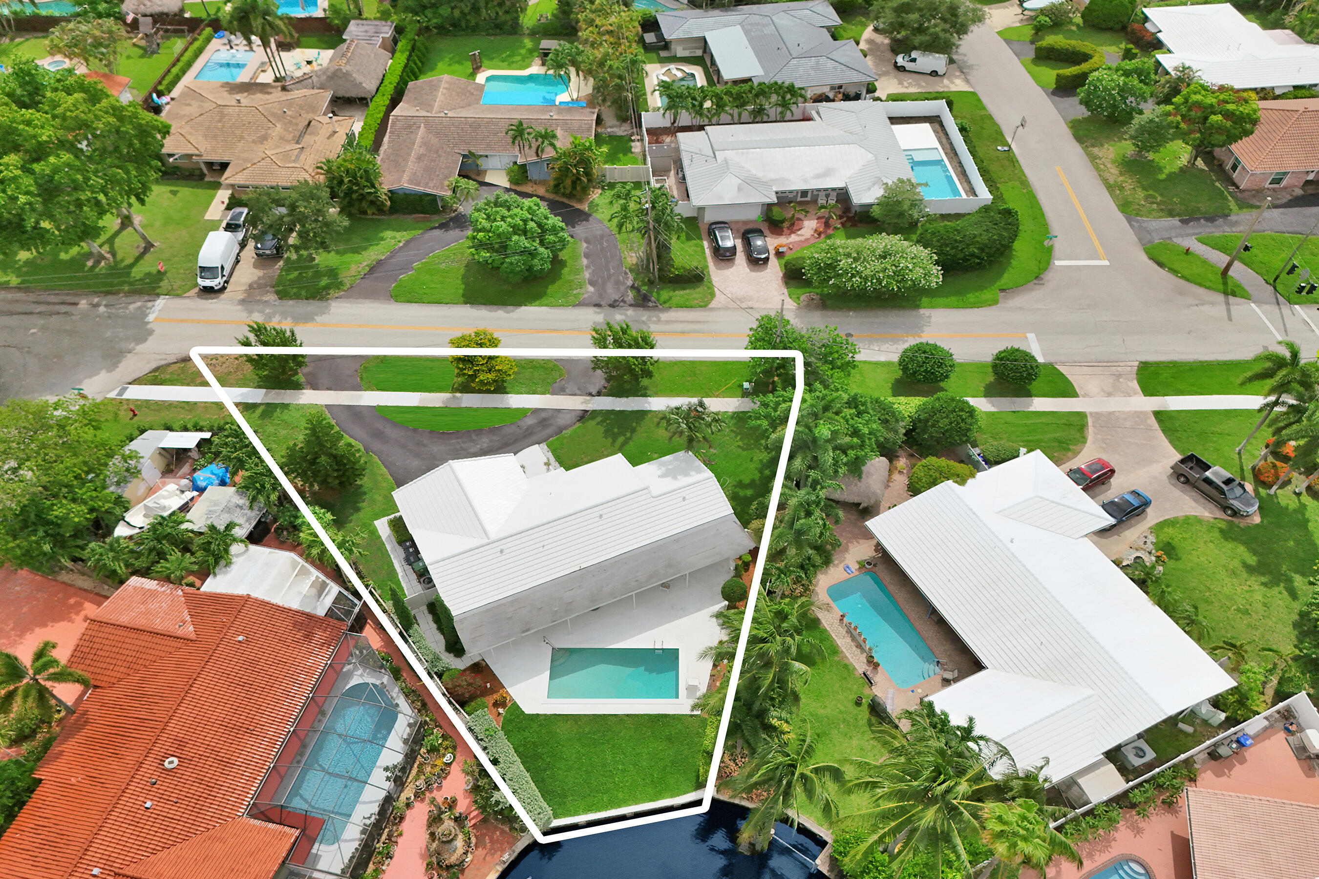 Foto de propiedad en 5311 NE 15TH Avenue, Fort Lauderdale, FL 33334 Fort Lauderdale con MLS# 
