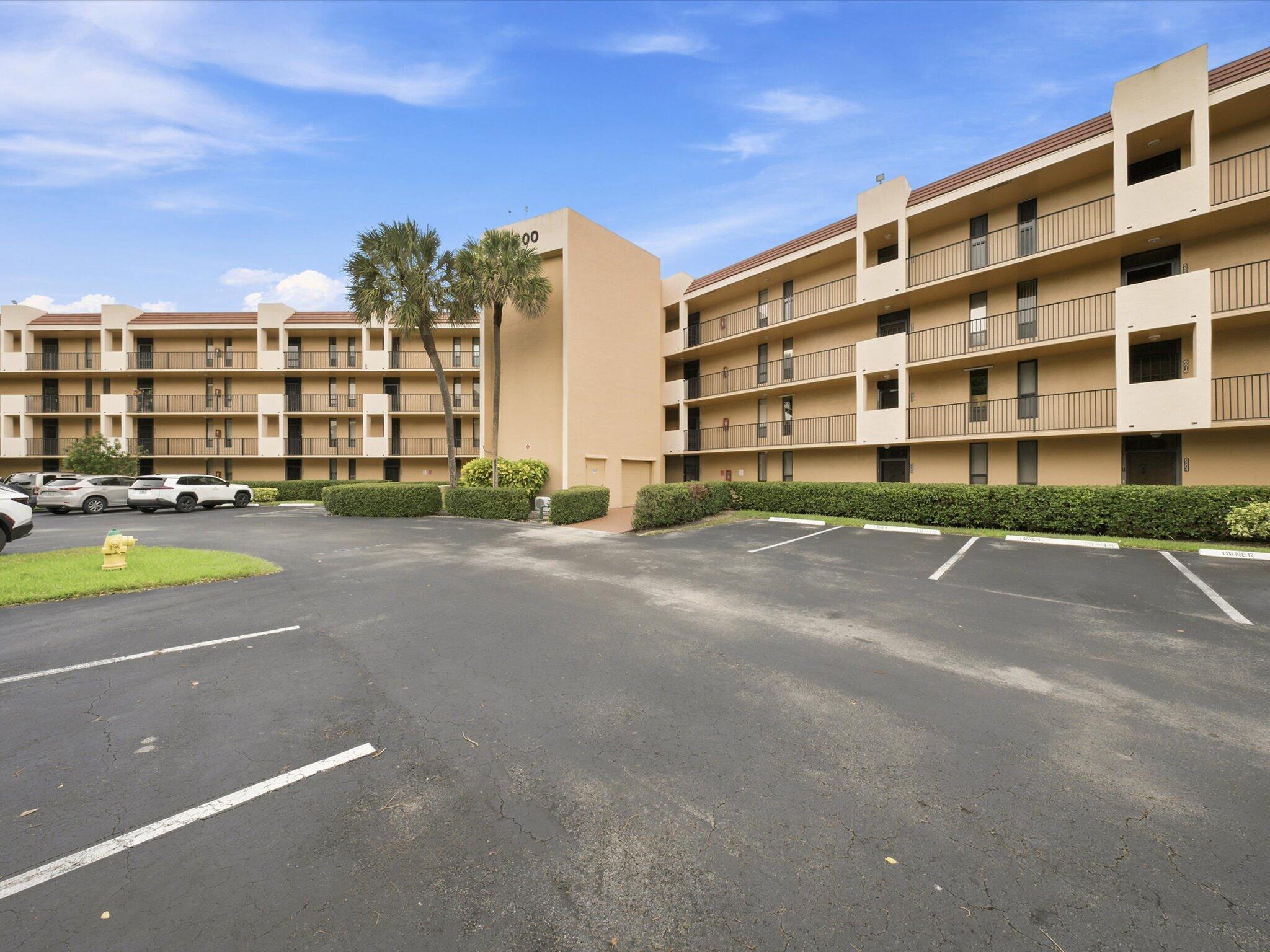 Foto de propiedad en 6539 CORAL LAKE Drive 403, Margate, FL 33063 Margate con MLS# 