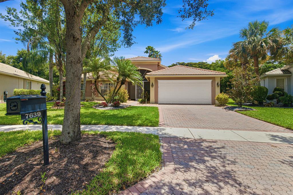 Foto de propiedad en 7639 Tarpon Cove Circle, Lake Worth, FL 33467 Lake Worth con MLS# 