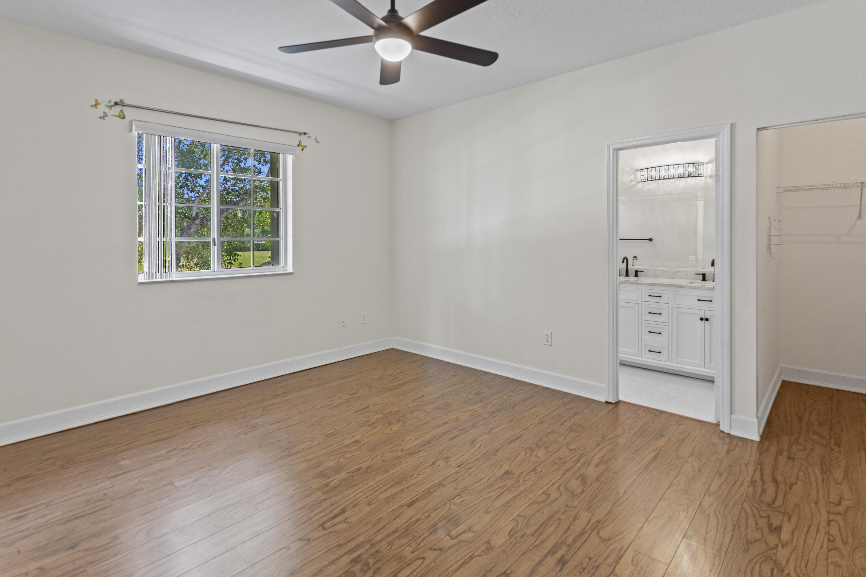 Foto de propiedad en 1216 NW 100TH Avenue, Pembroke Pines, FL 33024 Pembroke Pines con MLS# 